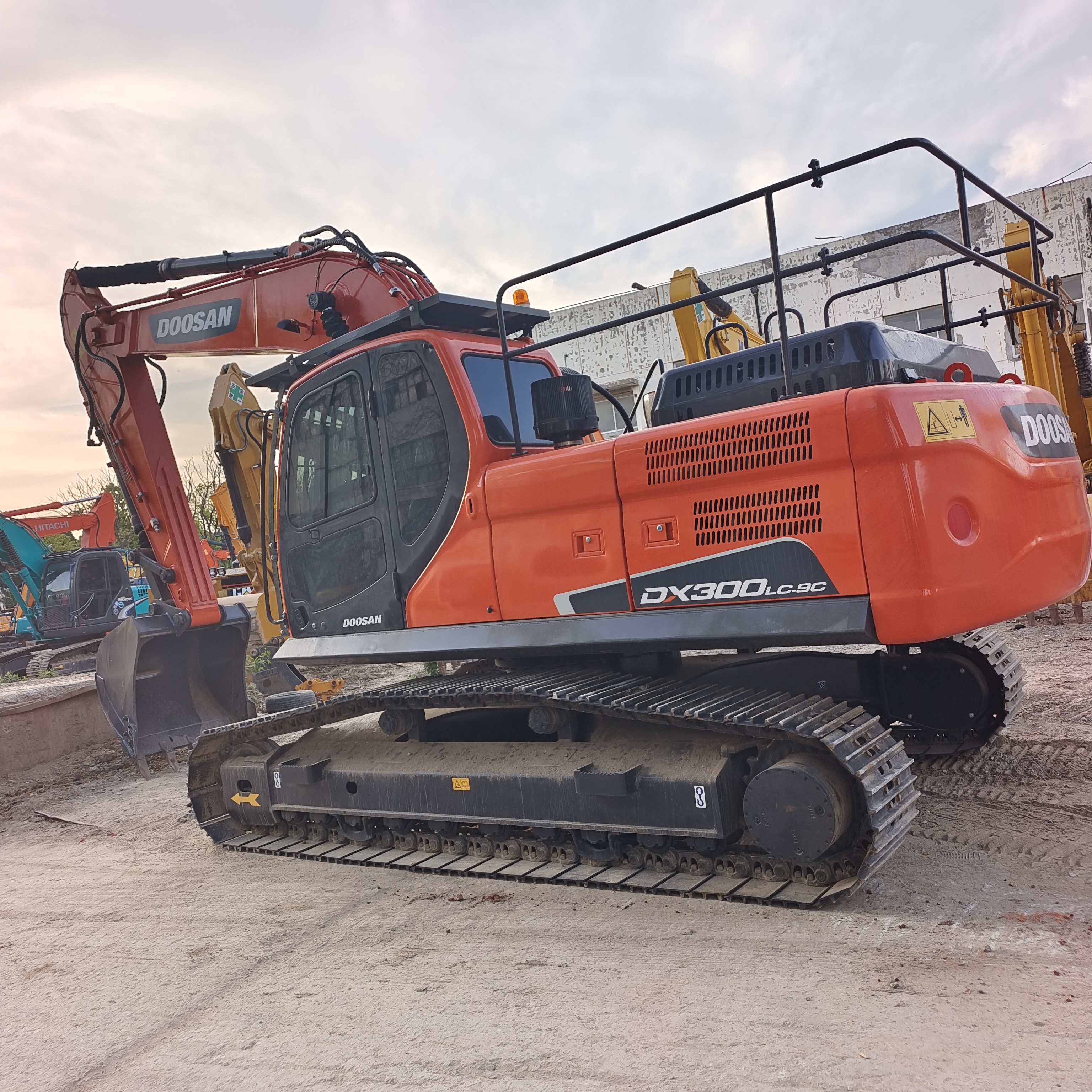 DOOSAN DX300LC-9  USED EXCAVATOR