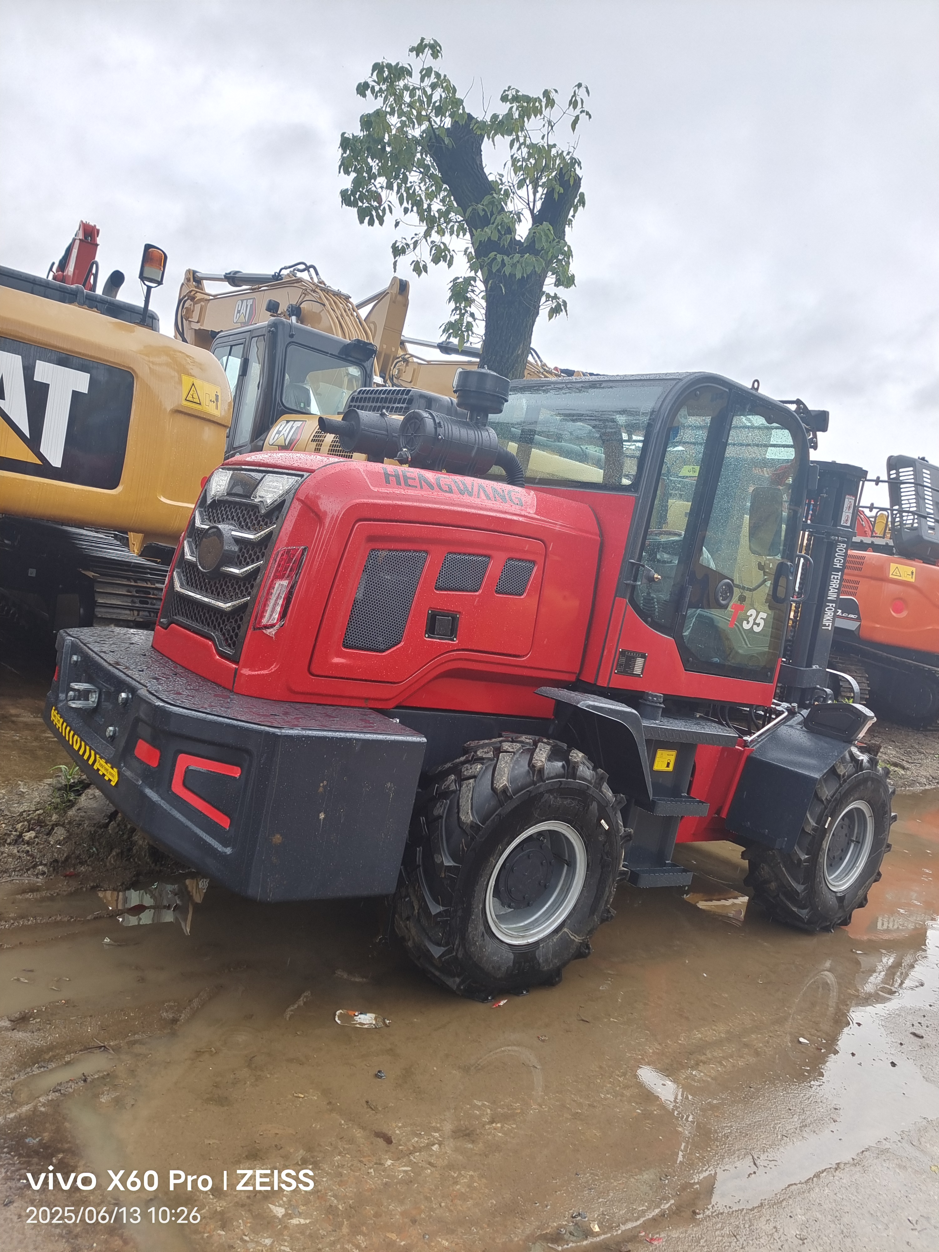 Rough-terrain forklift  FD35 100% NEW