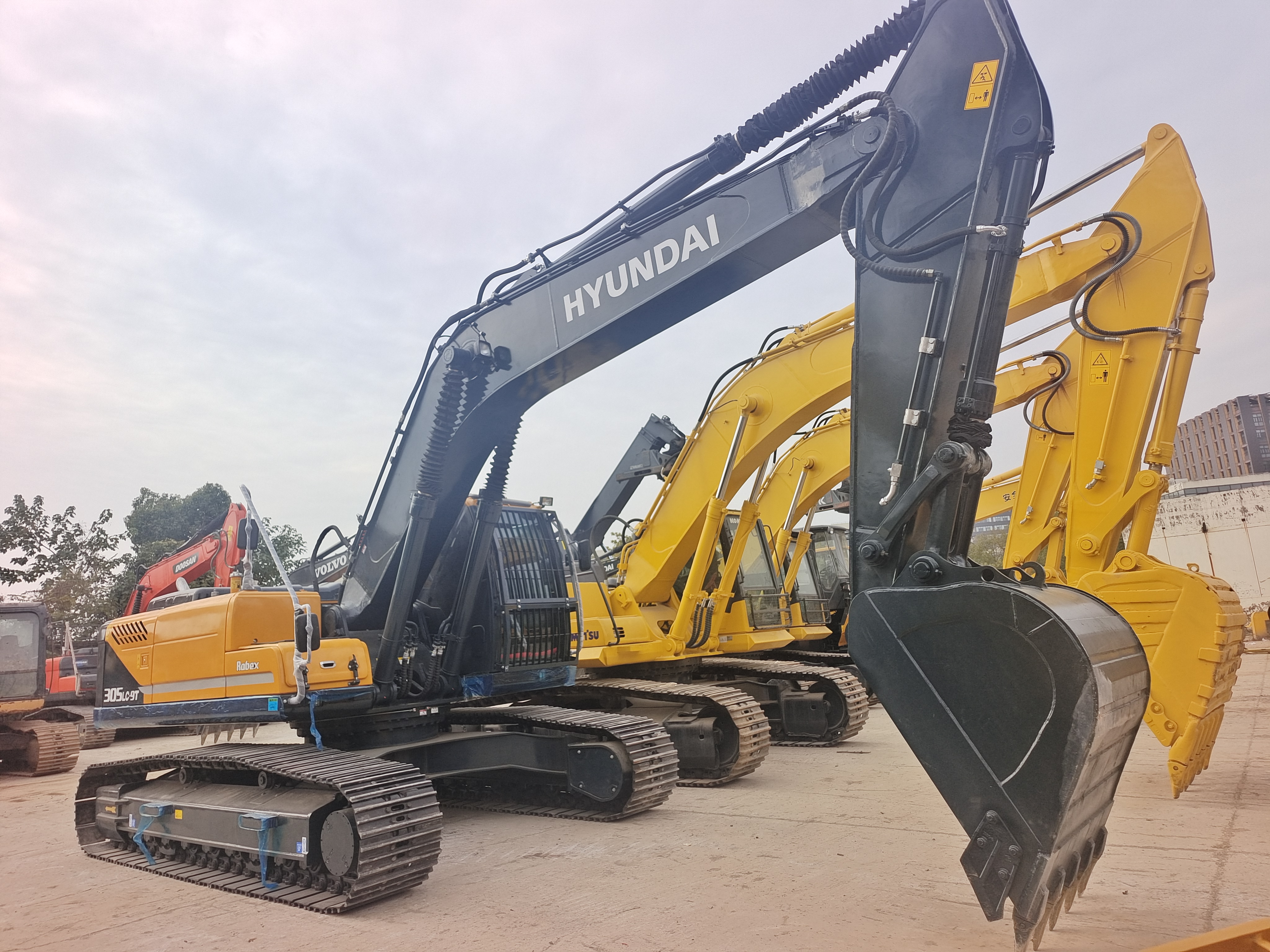 HYUNDAI 305LC-9  USED EXCAVATOR
