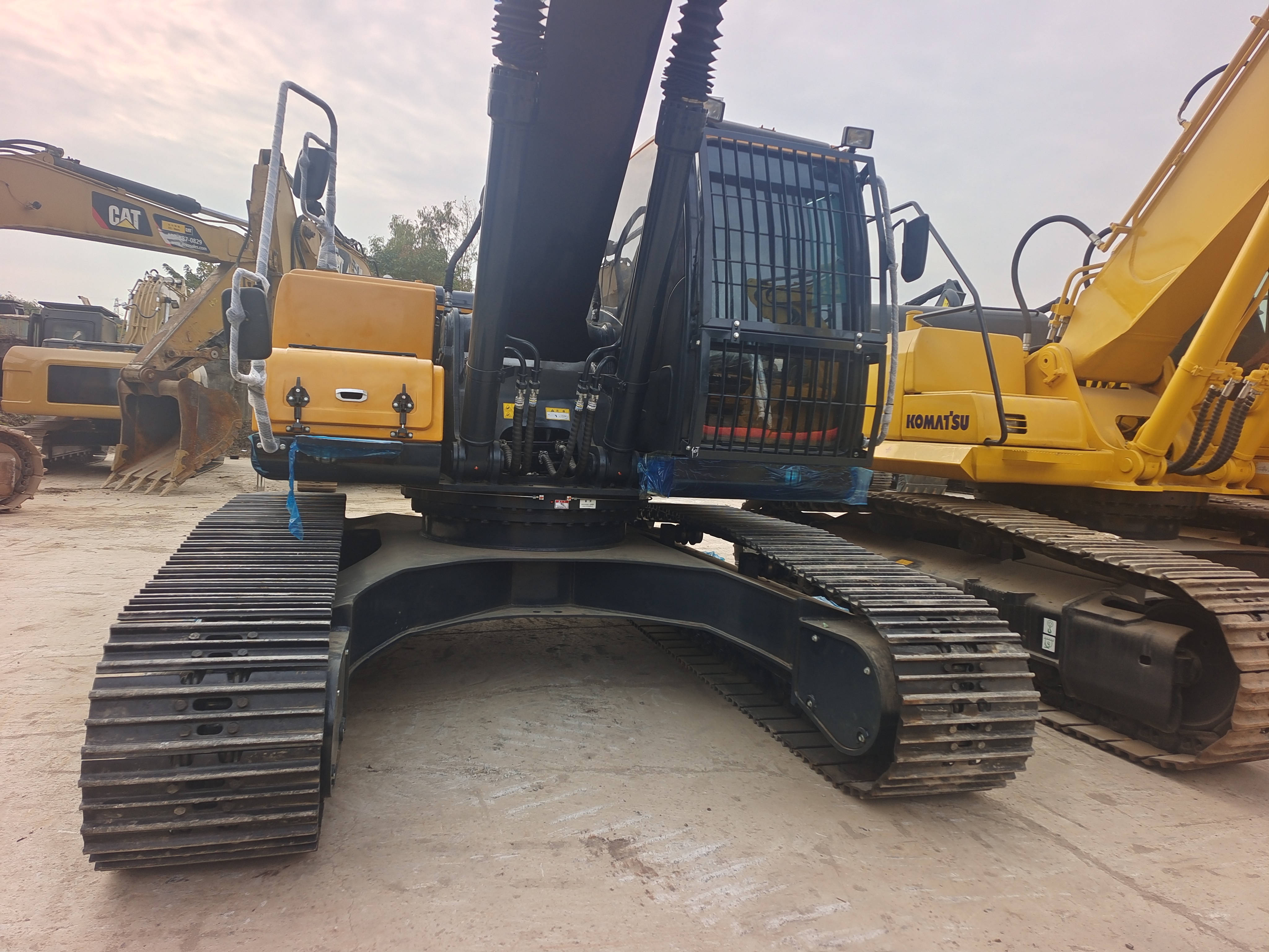 HYUNDAI 305LC-9  USED EXCAVATOR