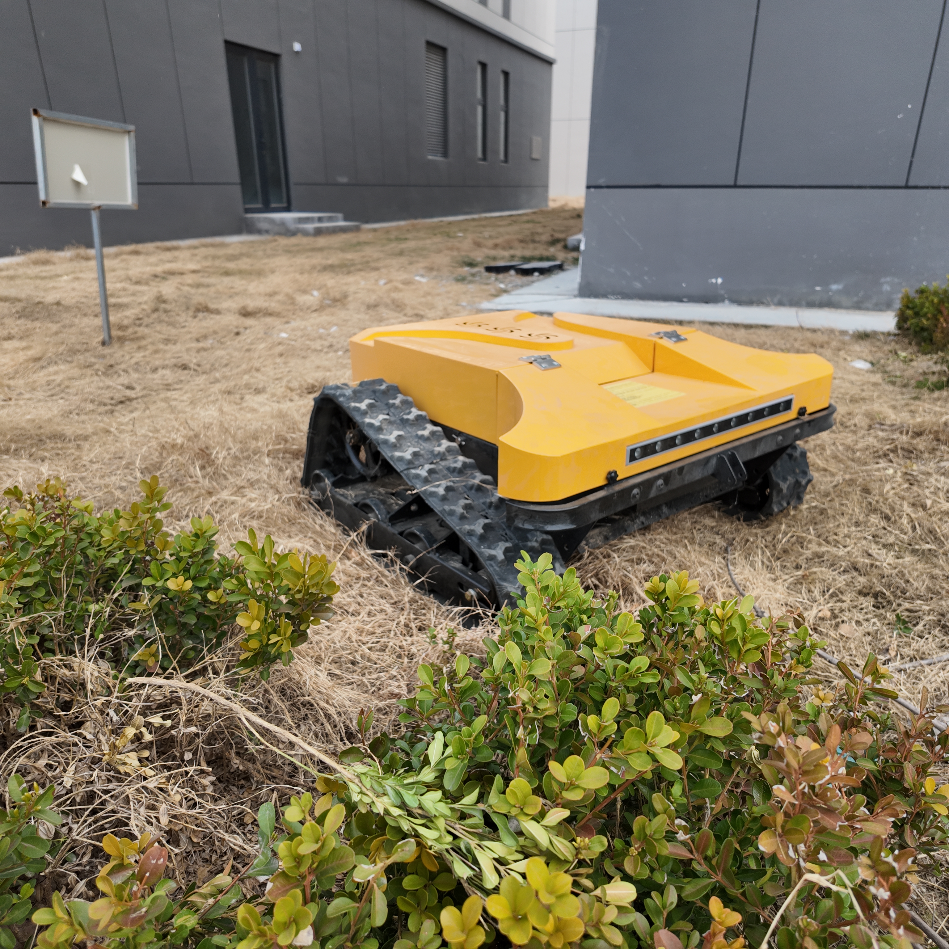 YM-550D Brushless Motor Lawn Mower | High Efficiency & Low Noise