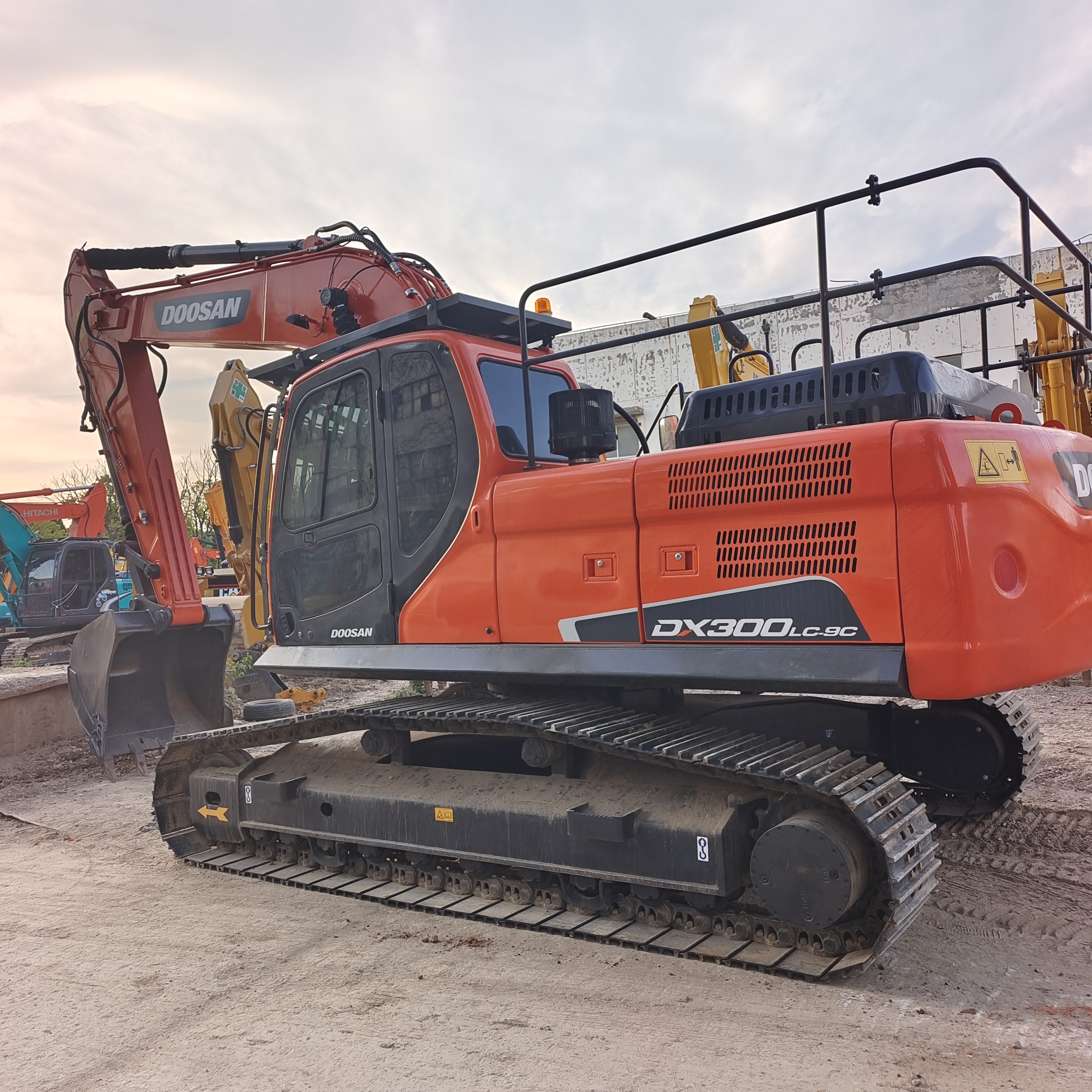 DOOSAN DX300LC-9  USED EXCAVATOR