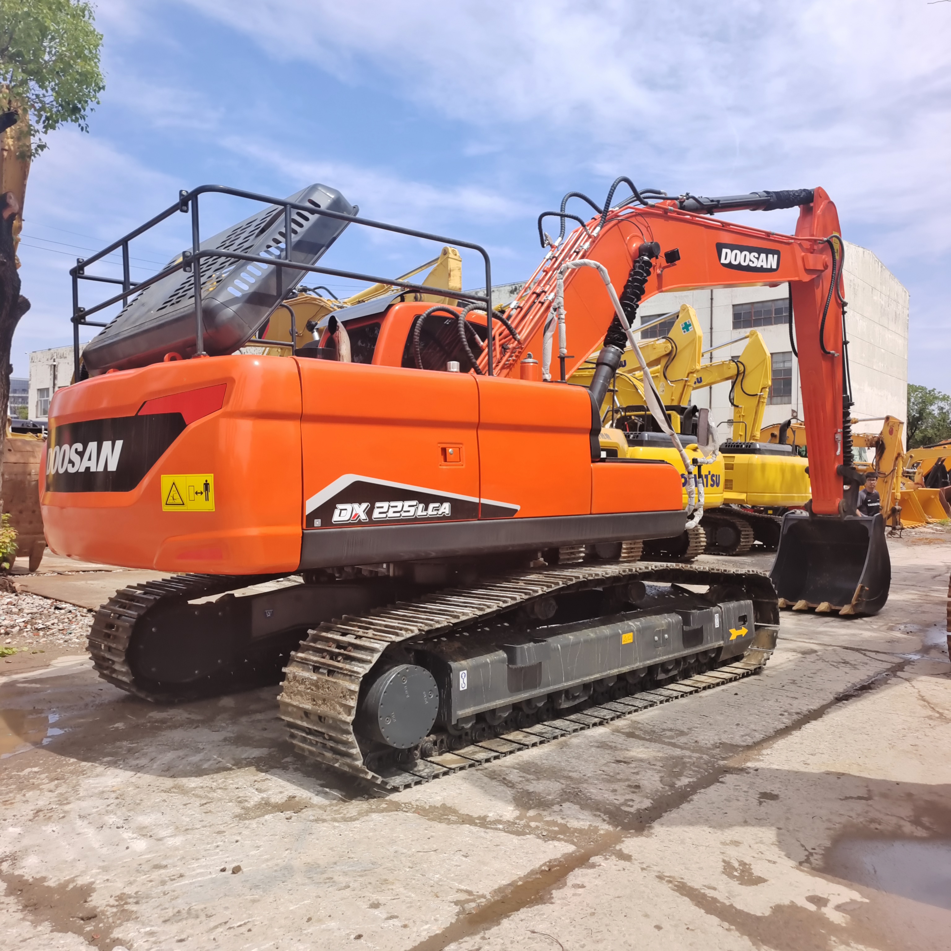 DOOSAN DX225 USED EXCAVATOR
