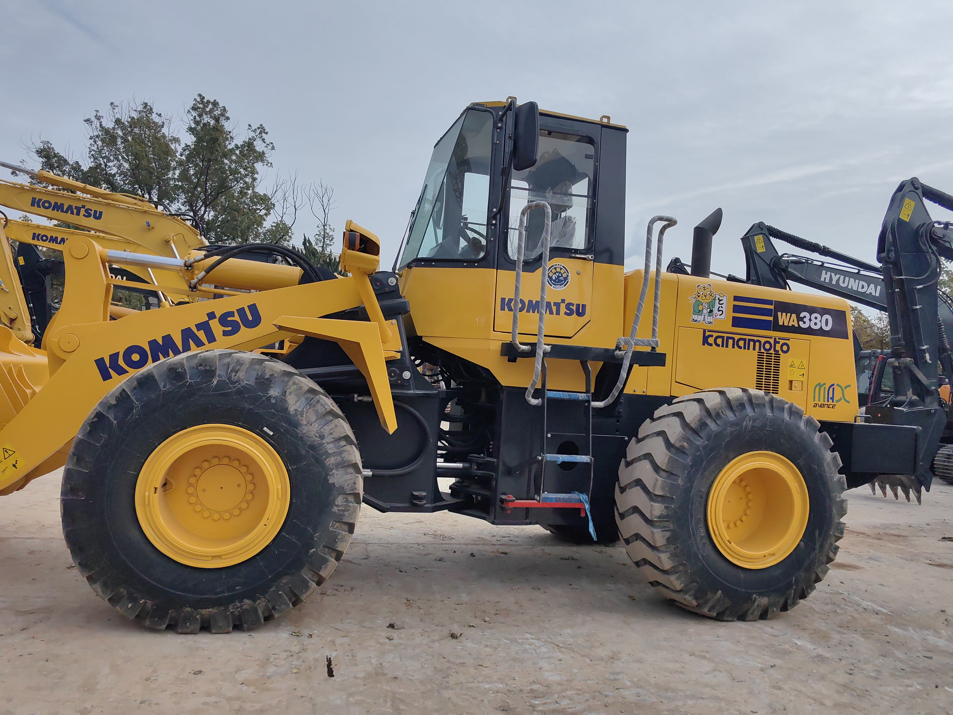 KOMATSU WA380 USED LOADER