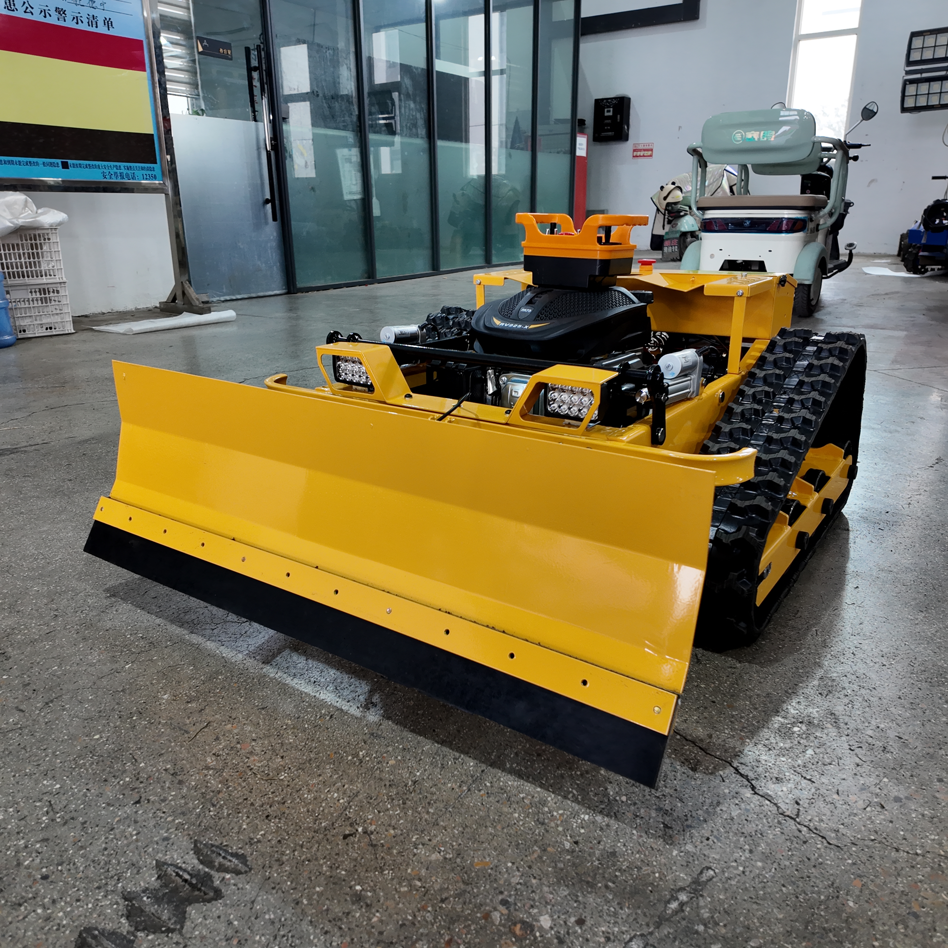 YM-550 Gasoline Lawn Mower | 24V 12Ah Remote Control 2000m²/h