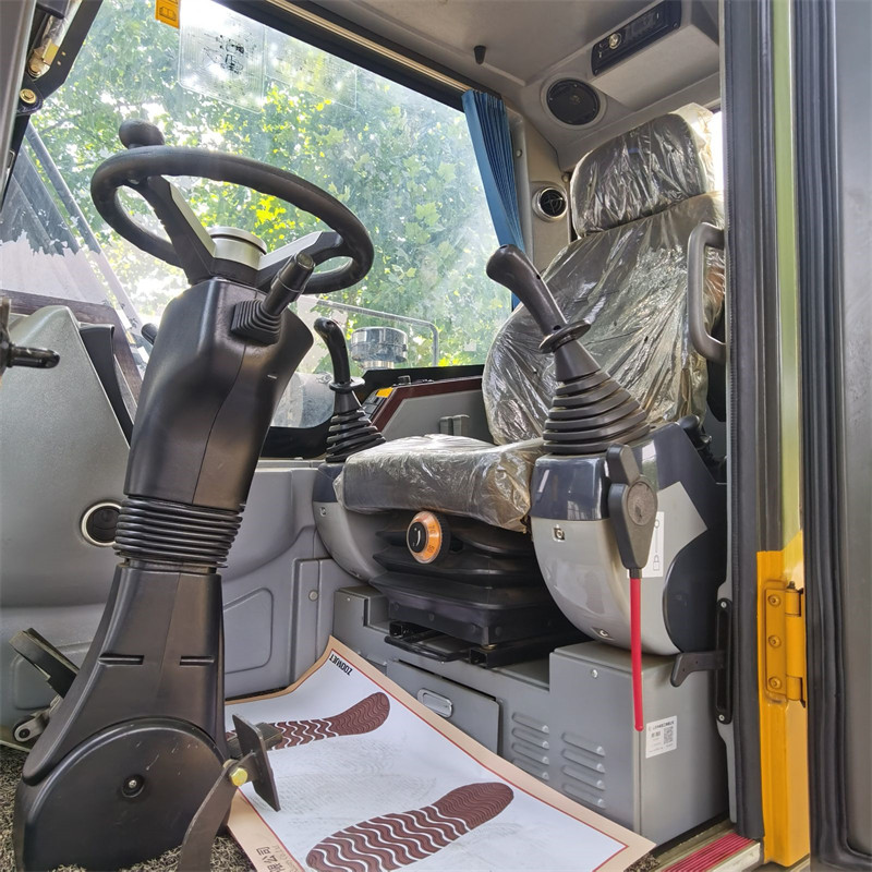 ZJ95W 轮式挖掘机 多场景适用 可快速更换属具