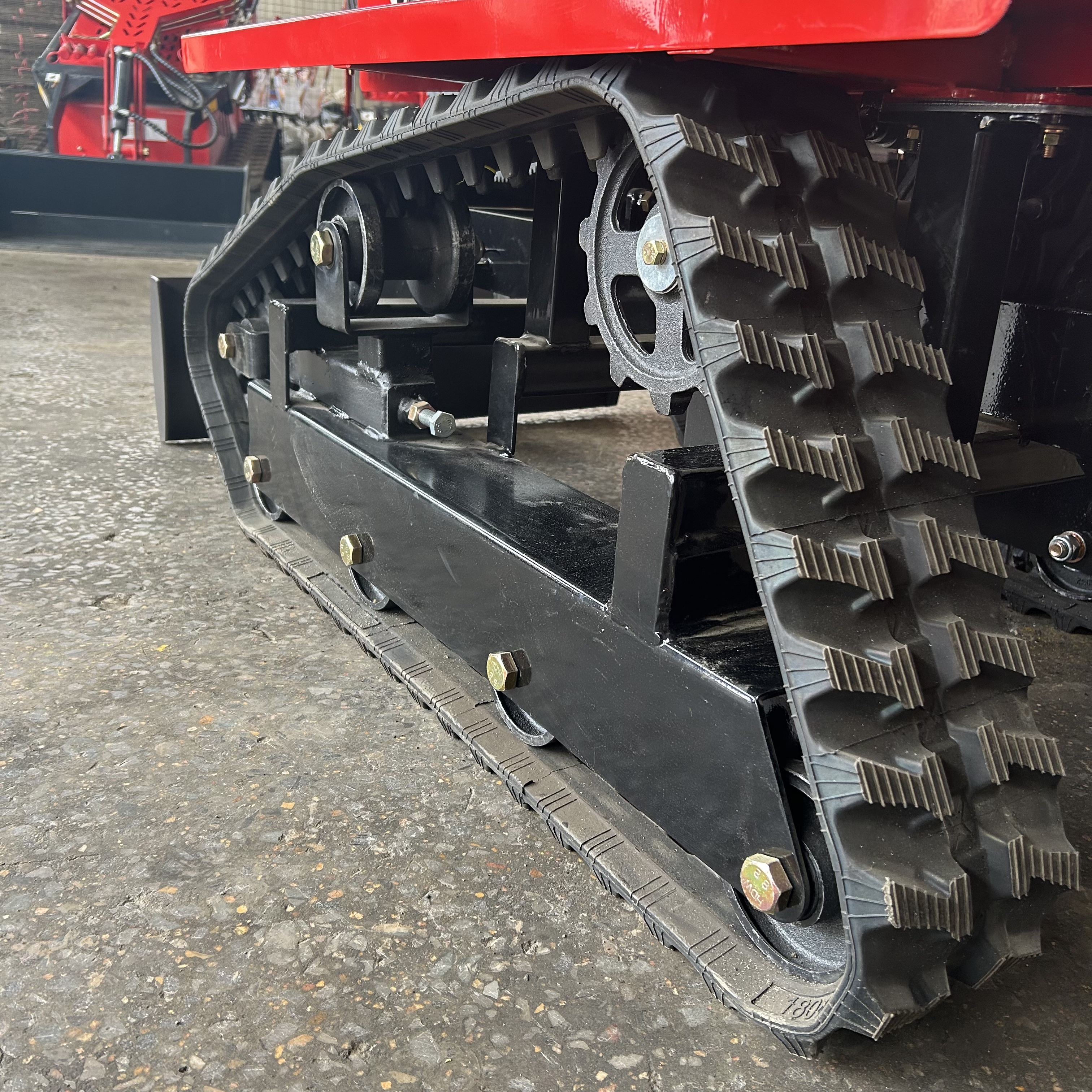 带推土铲的迷你履带拖拉机｜紧凑型农田耕作机