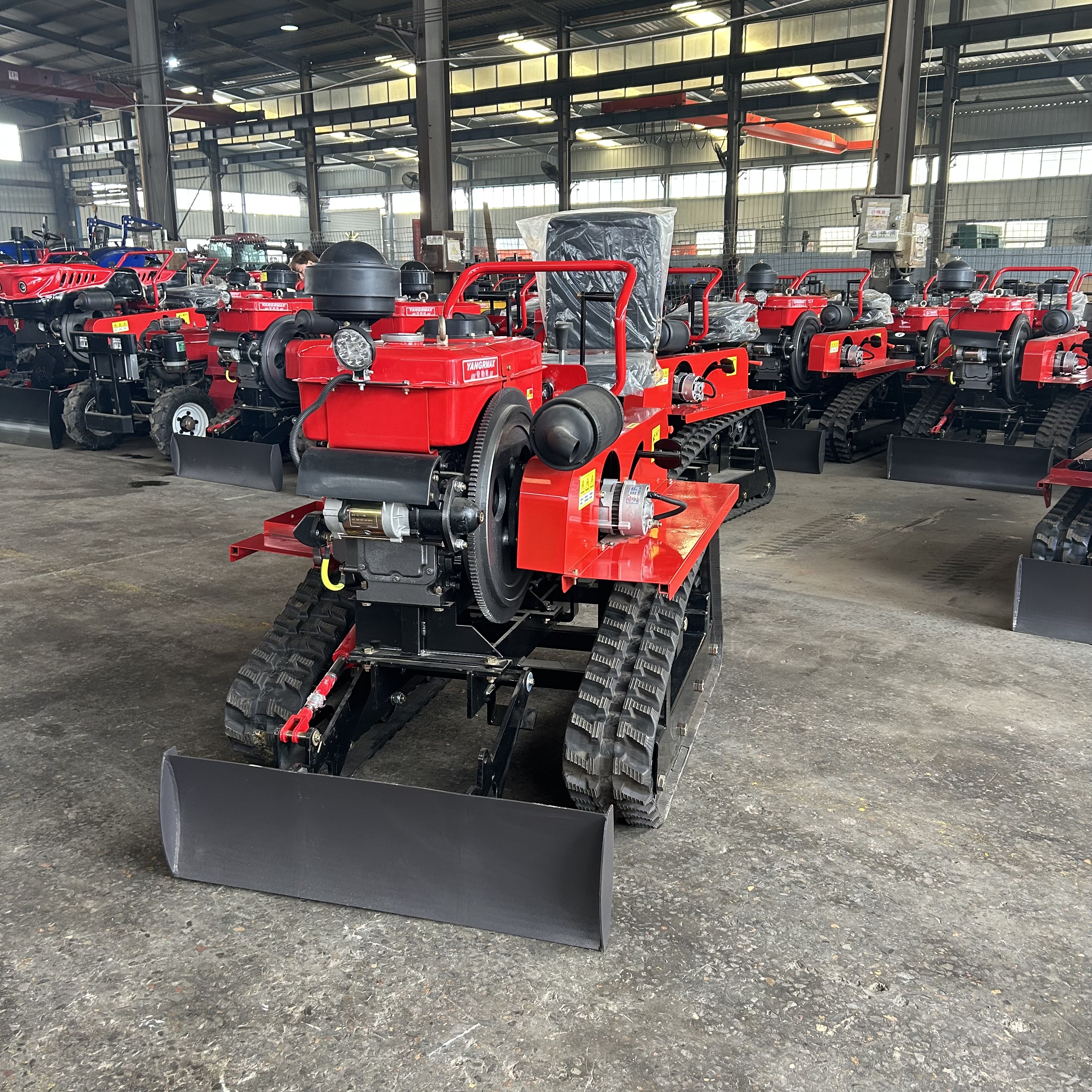 带推土铲的迷你履带拖拉机｜紧凑型农田耕作机