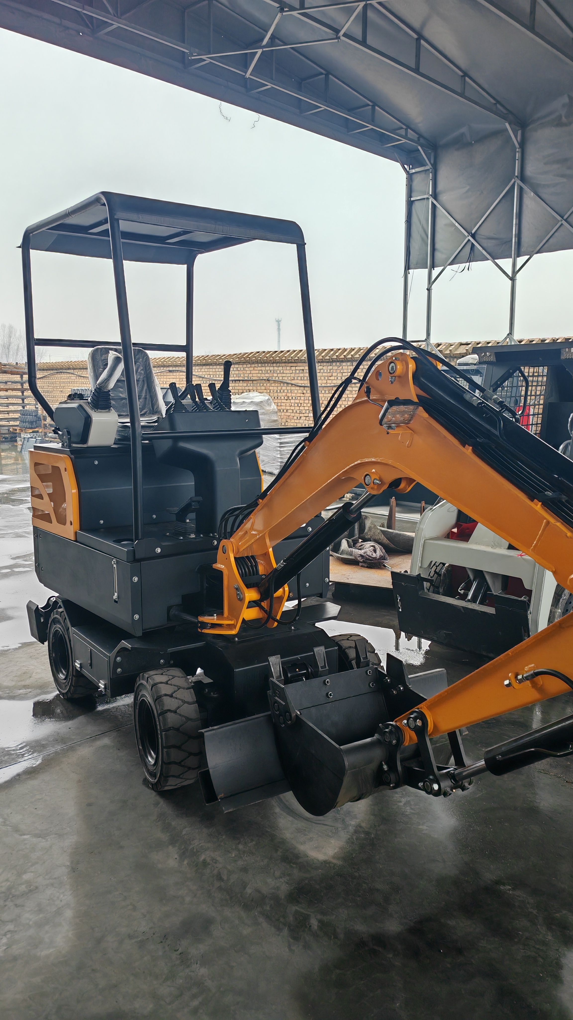 20 轮式挖掘机 多功能小型液压轮式挖掘机 厂家直销