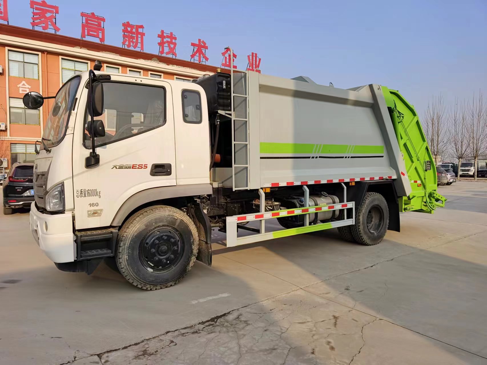 厂家直销 福田PLC电控4×2柴油压缩式垃圾车 欧三排放标准 手动变速箱 总质量16000kg