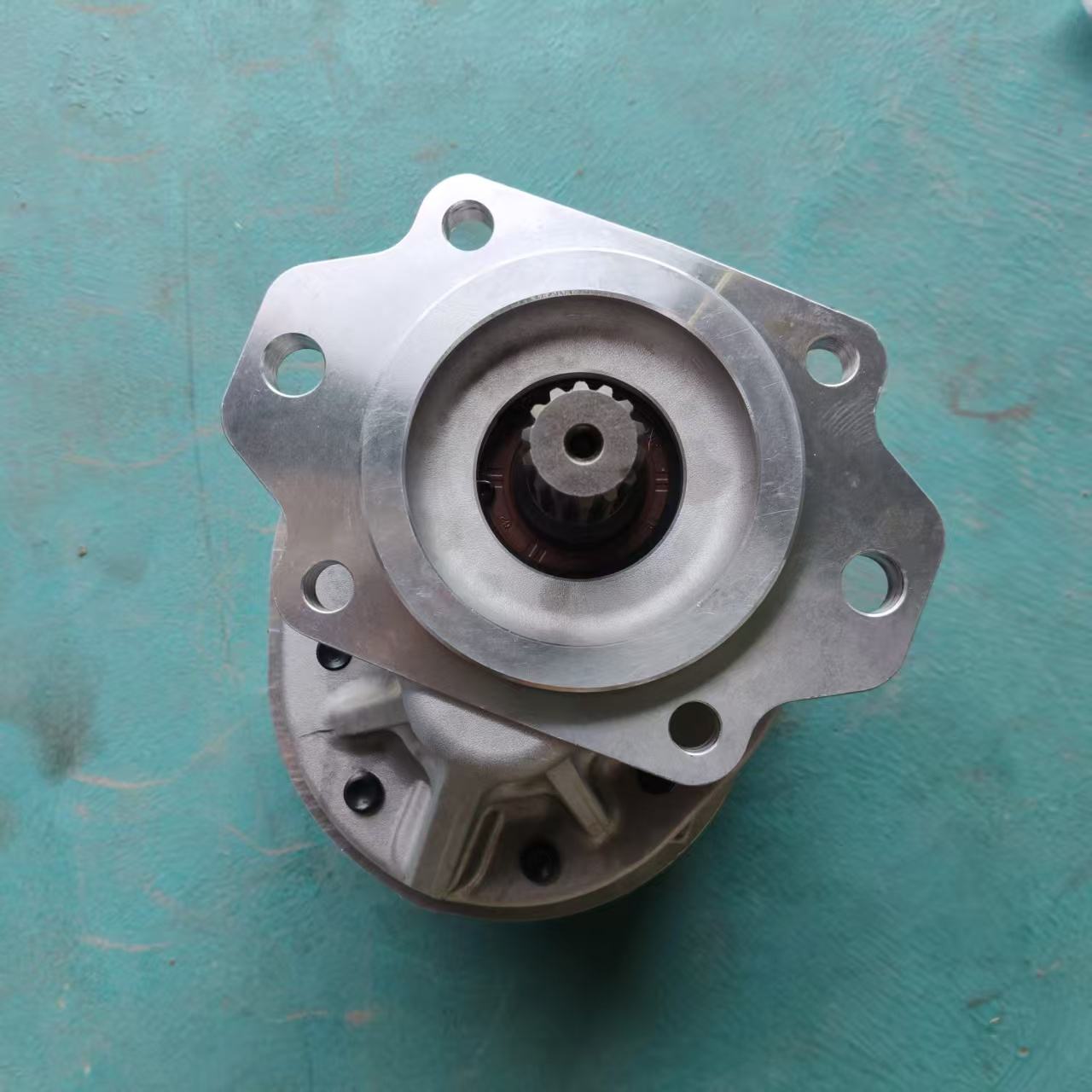 D85 推土机 变速箱泵总成 705-21-32051