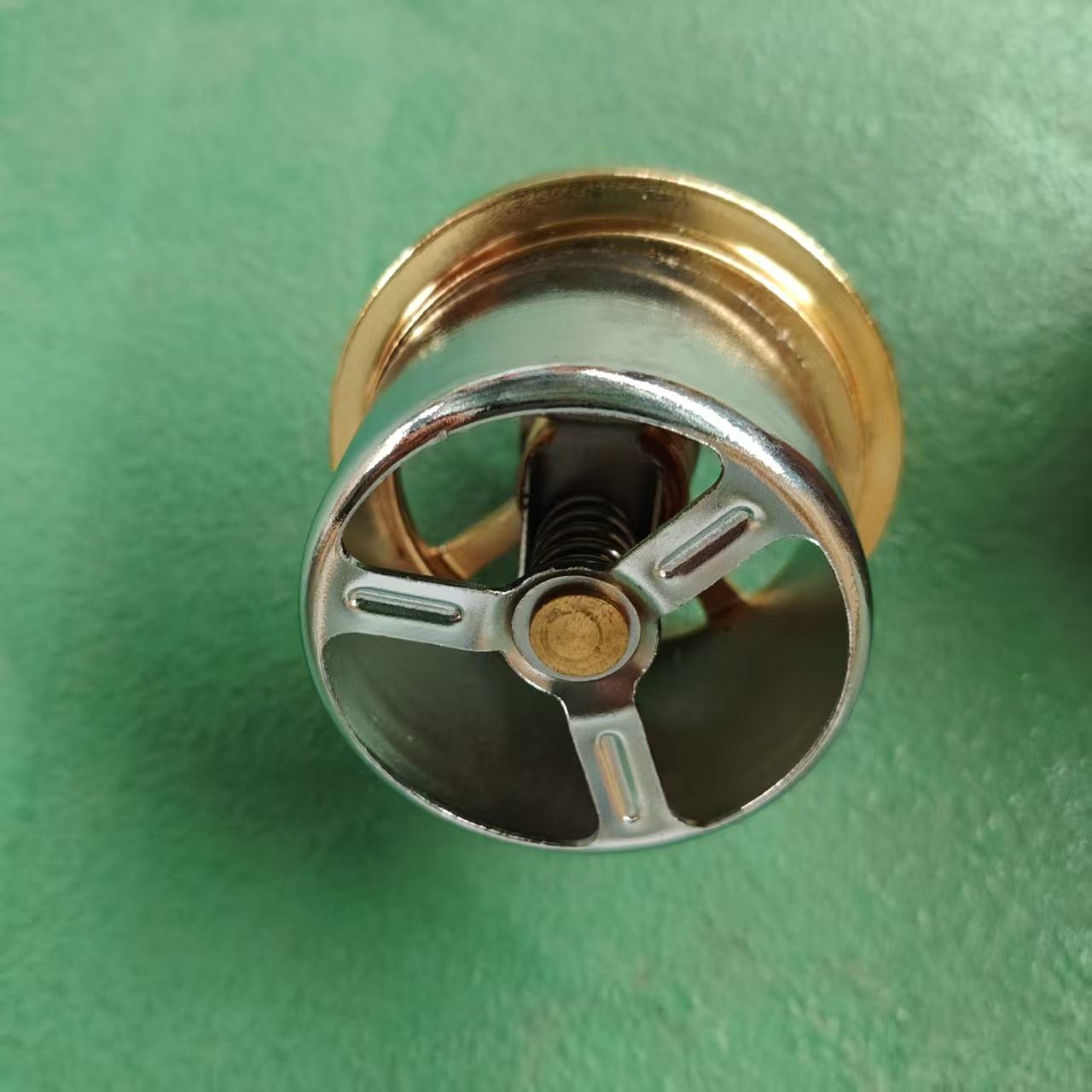 D65 推土机节温器 6745-61-1111