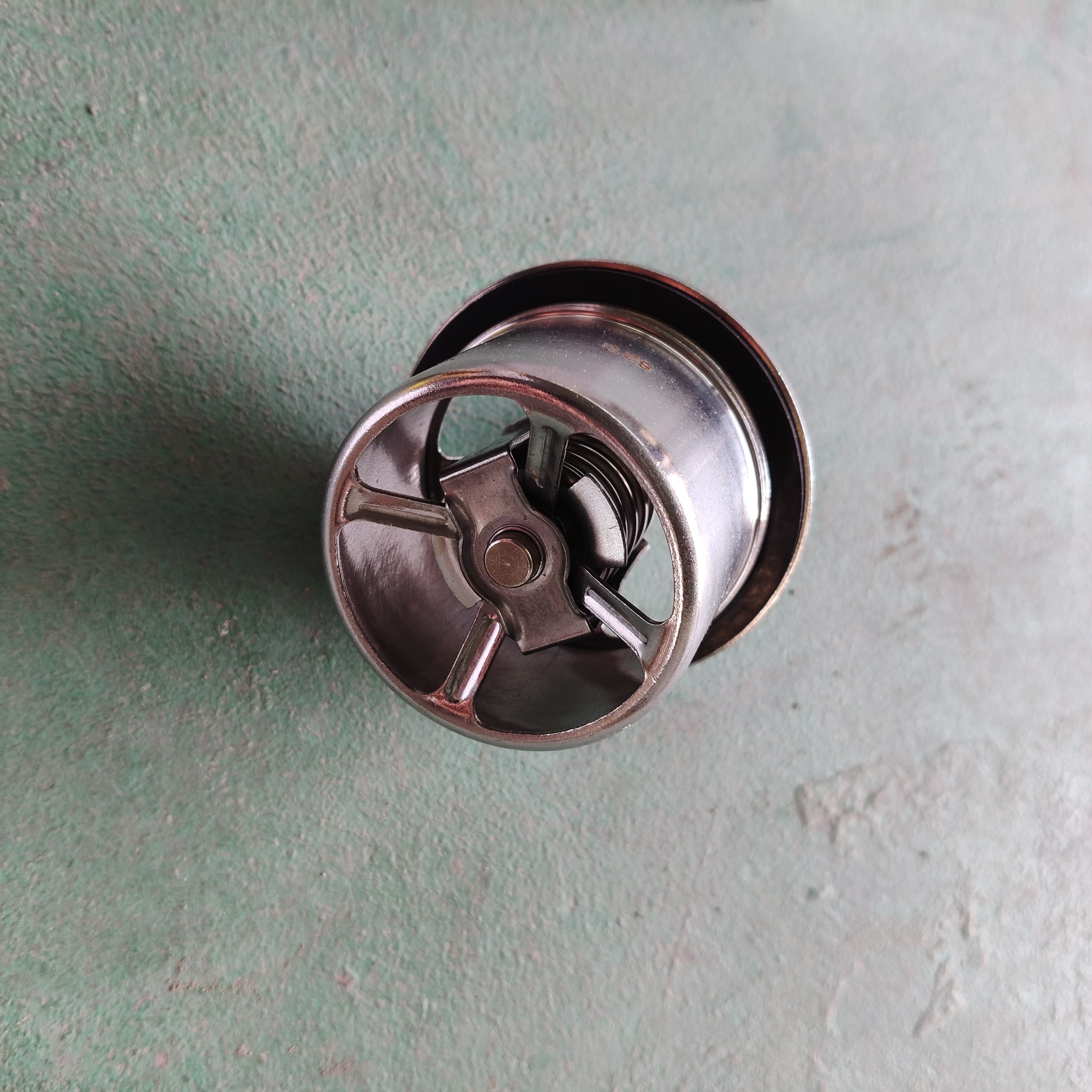 D65 推土机节温器 6745-61-1111