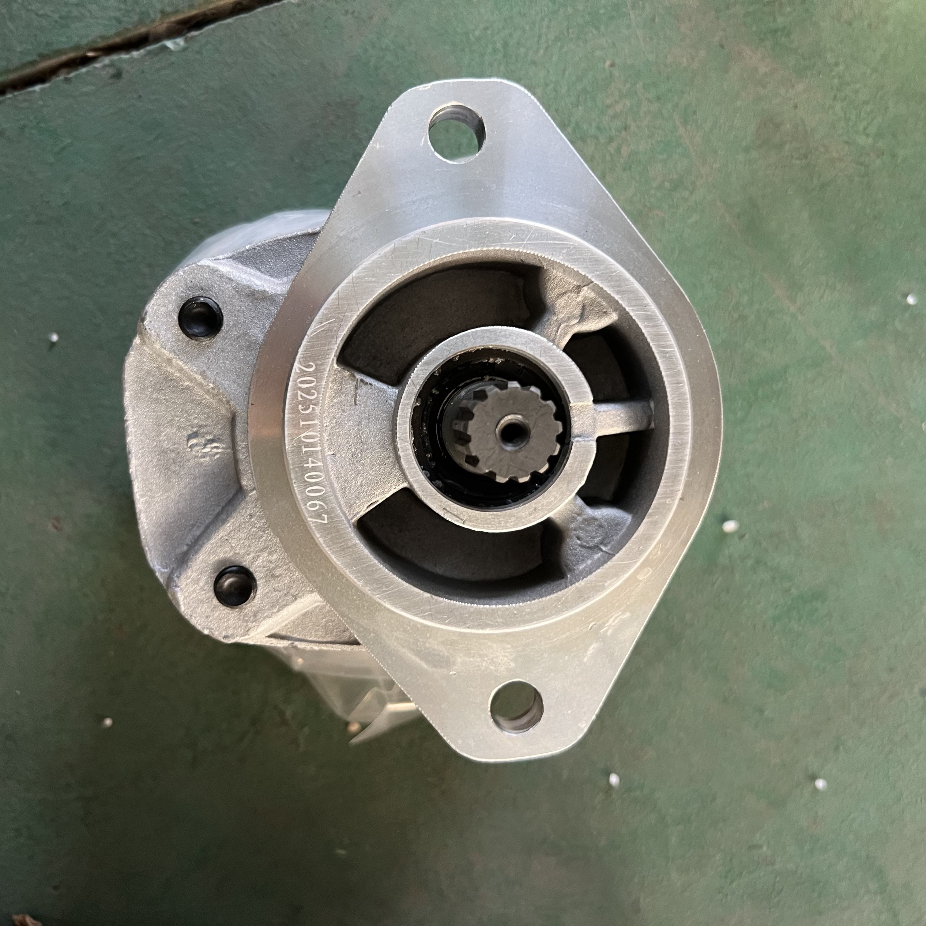 D85 推土机 变速箱泵总成 705-21-32051