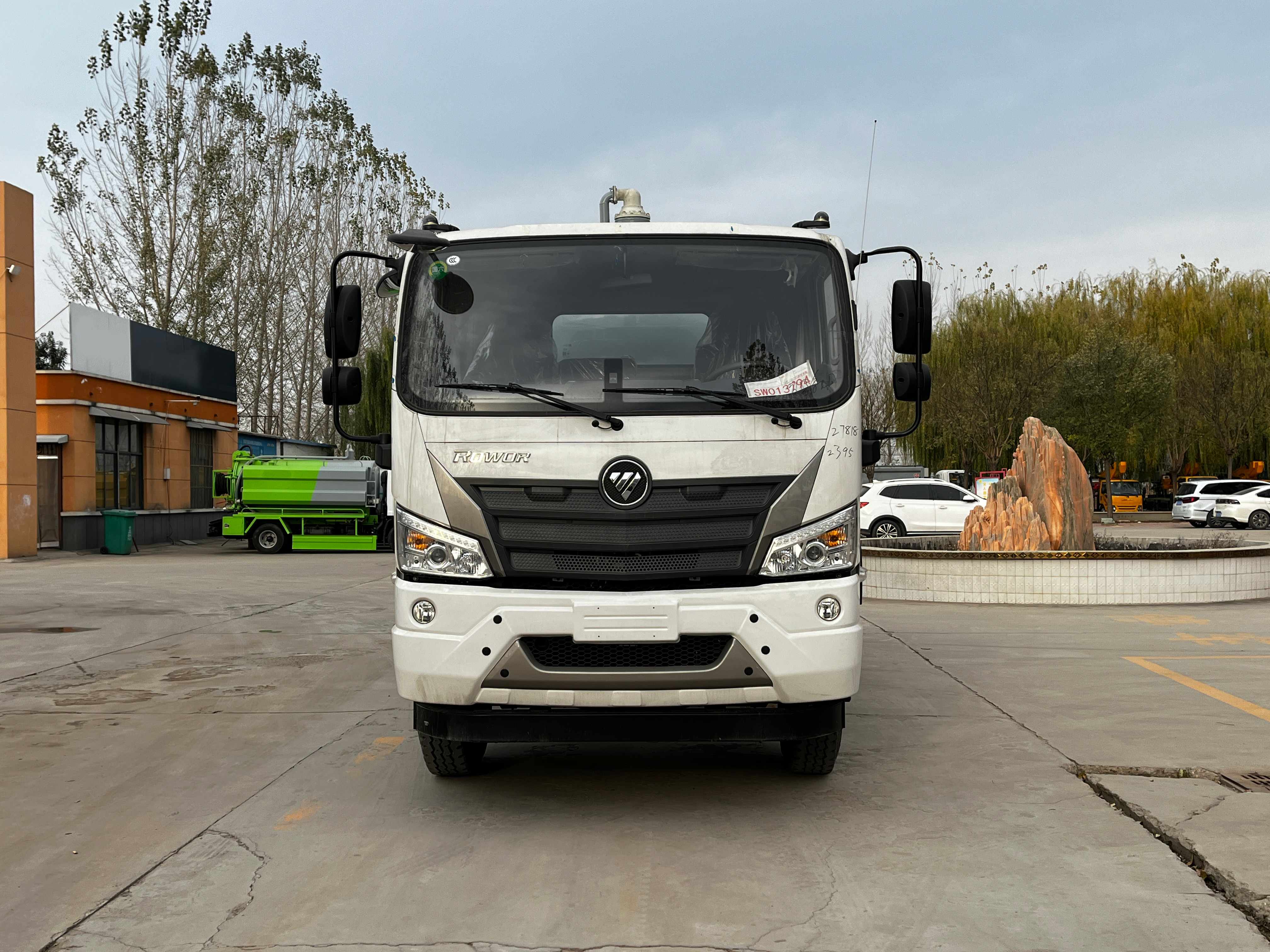 福田真空吸污车 - 8 立方米容积 真空泵 柴油 国三排放 150-250 马力 适用于市政污水清理 | 可定制