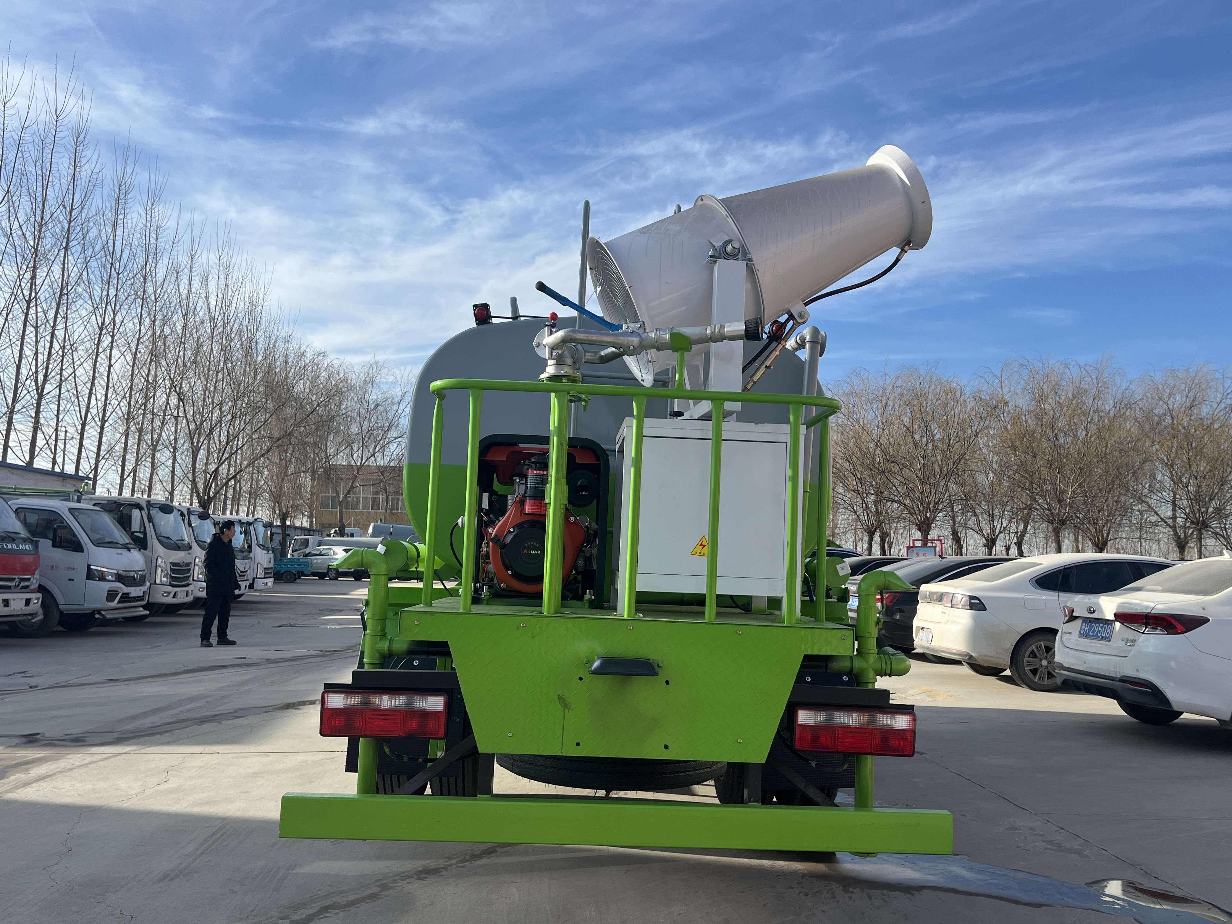 全新低价解放绿化水罐车 4×2 12 立方米 柴油国五发动机 手动挡 在售