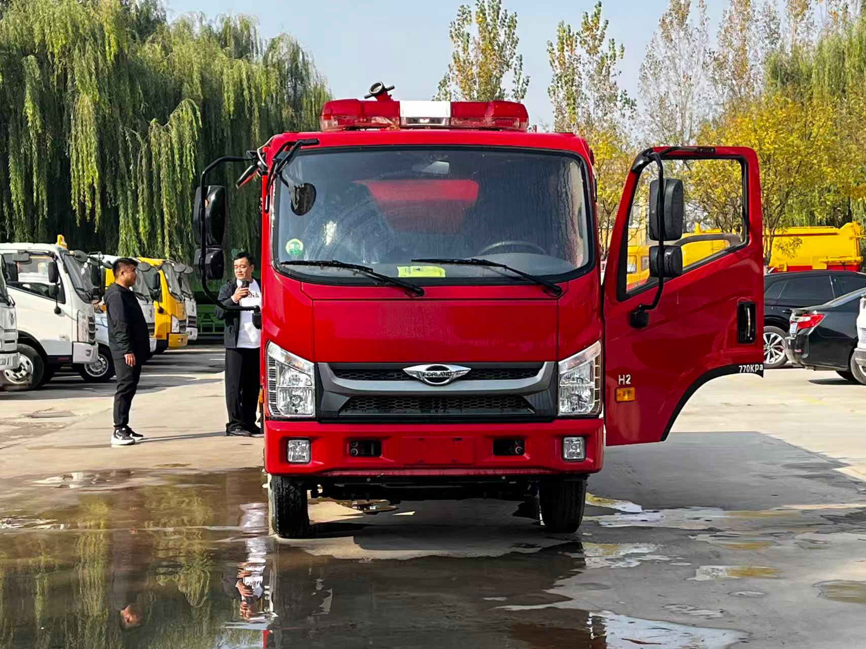 福田 H2 洒水消防车 —— 全新 4×2 柴油驱动，罐体容积 3001-5000 升，多功能街道救援作业车