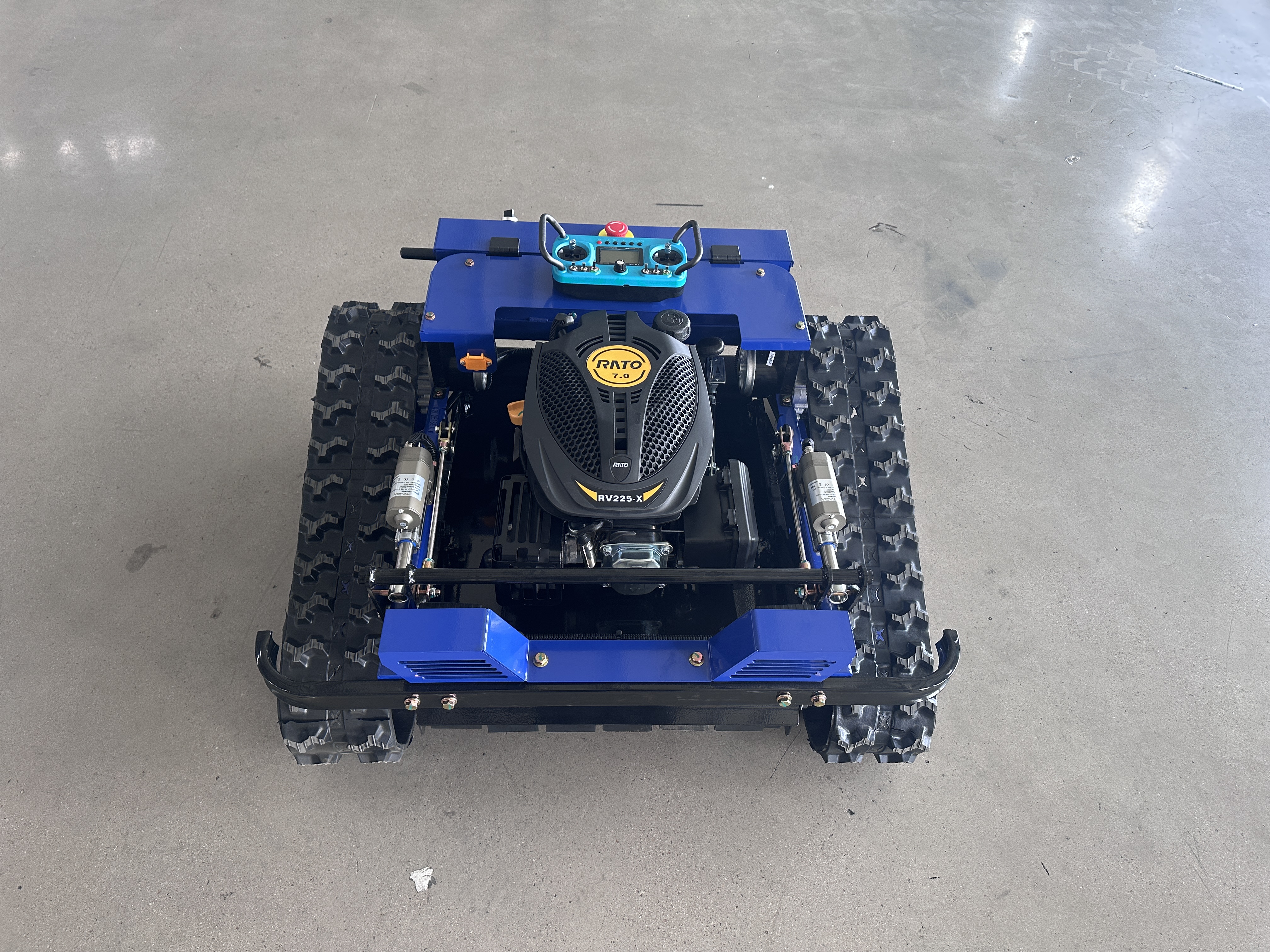 麒麟 500 遥控割草机 自发电斜坡除草机 45° 爬坡智能割草设备