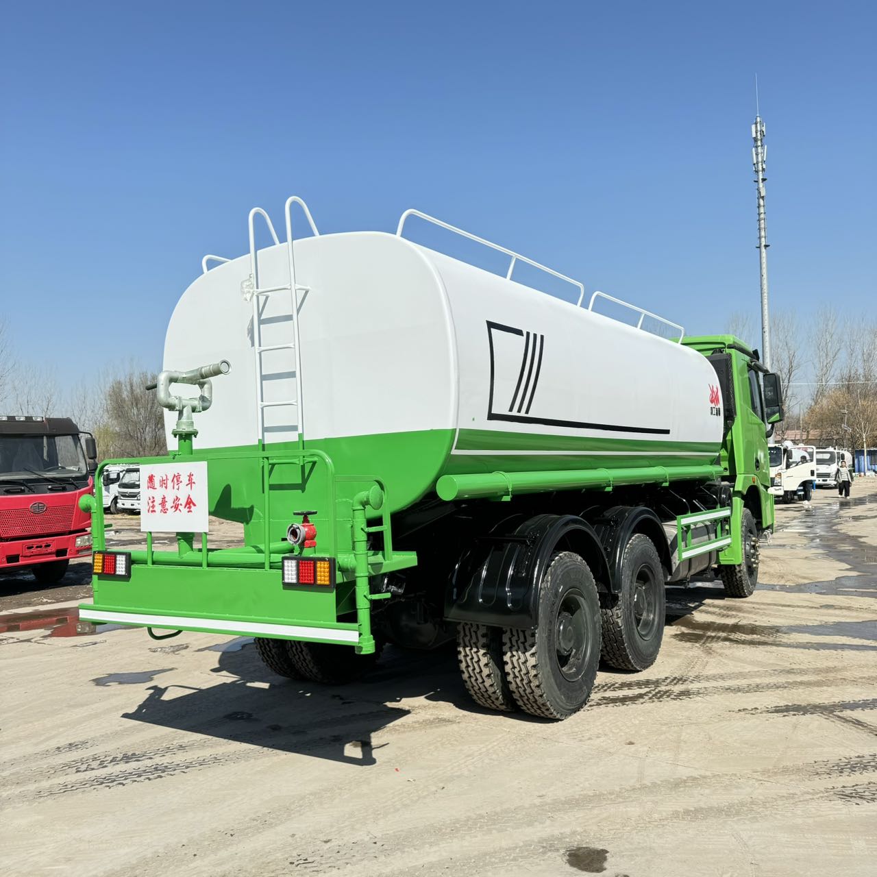 Product Parameters of 22m³ Water Sprinkler Truck
