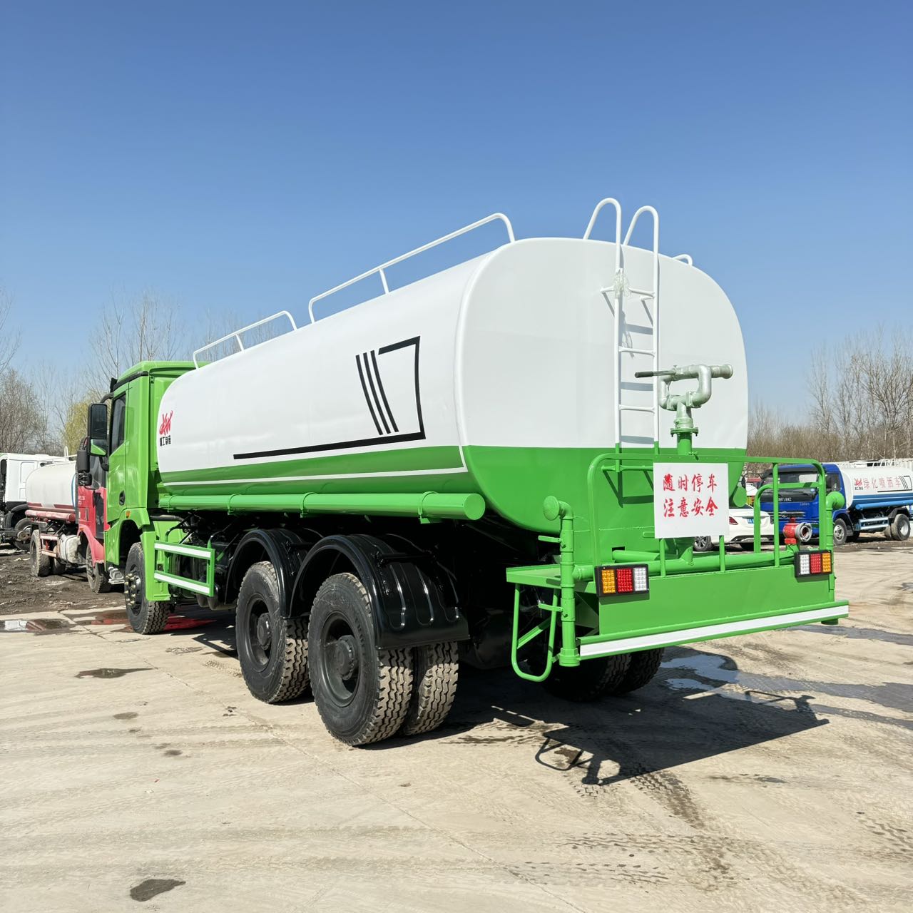 Product Parameters of 22m³ Water Sprinkler Truck