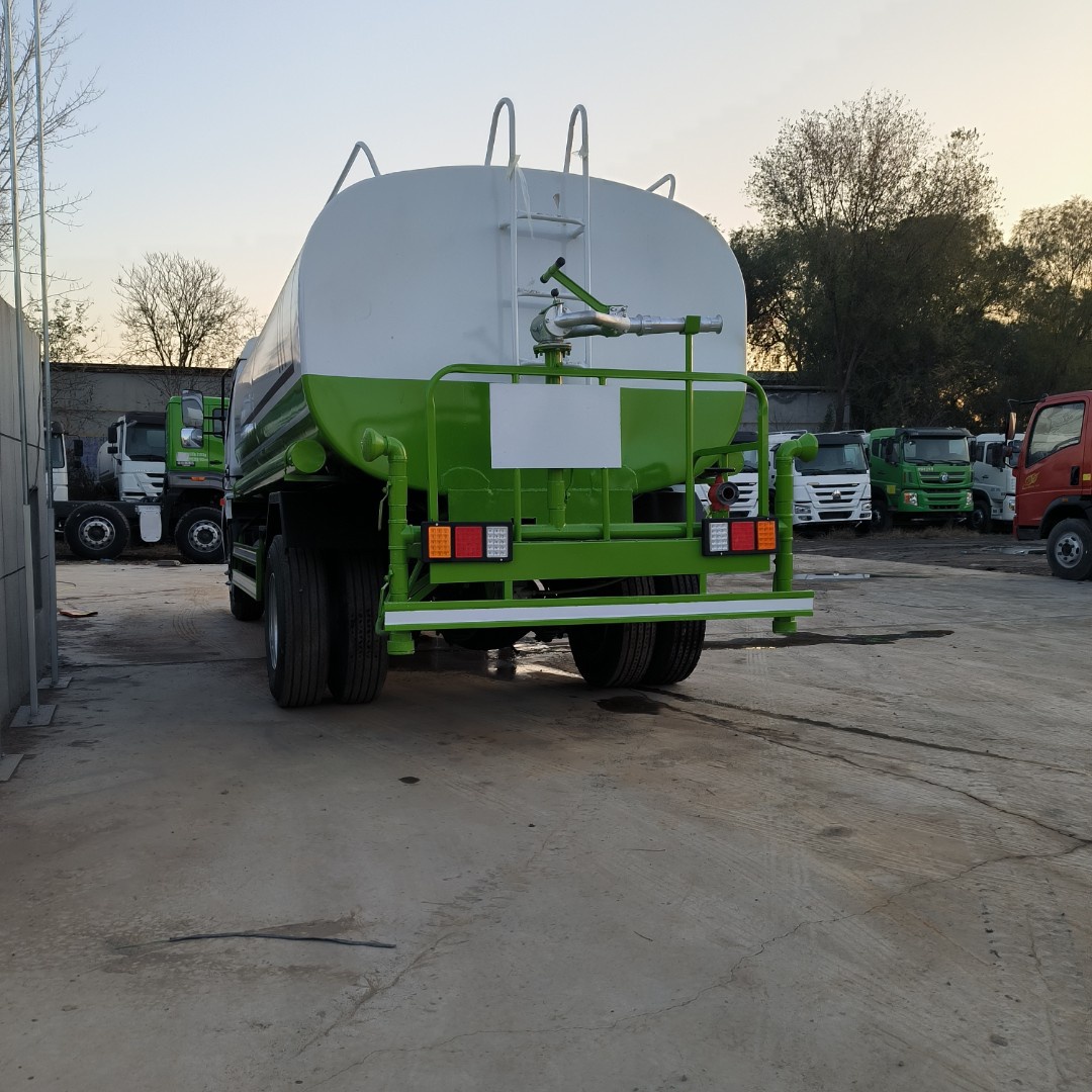 Product Parameters of 22m³ Water Sprinkler Truck