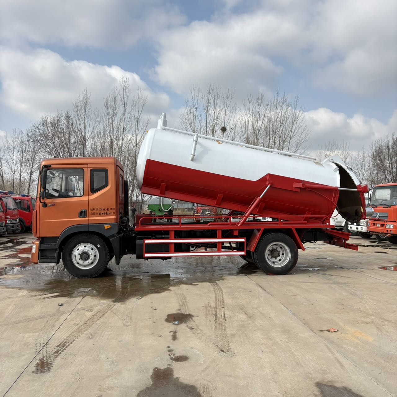 10m³ Self-Dumping Sewage Suction Truck Dongfeng Duolika D9 160HP Yuchai Engine