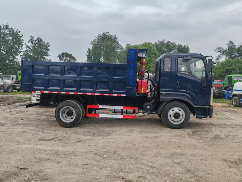 Sinotruk Howo Light Rear Dump Garbage Truck 130HP Yunnei Engine For Export