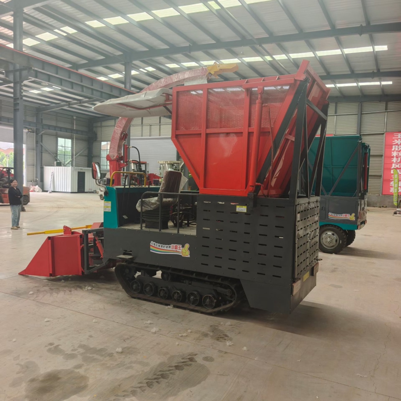 Crawler Type Silage Harvester 10-20 Ton/h Crop Cutting Machine