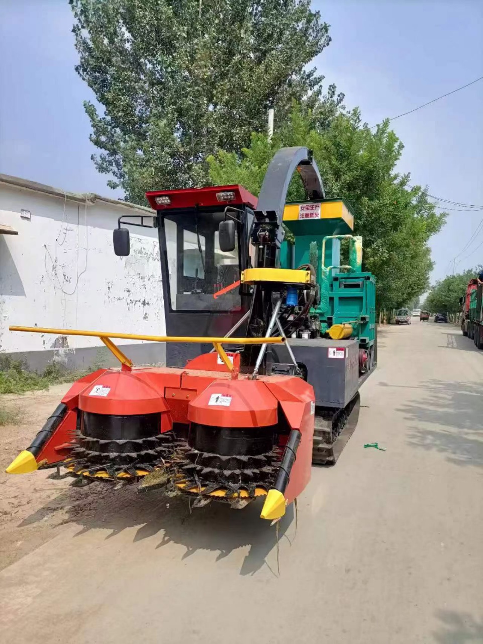 Crawler Type Silage Harvester 10-20 Ton/h Crop Cutting Machine