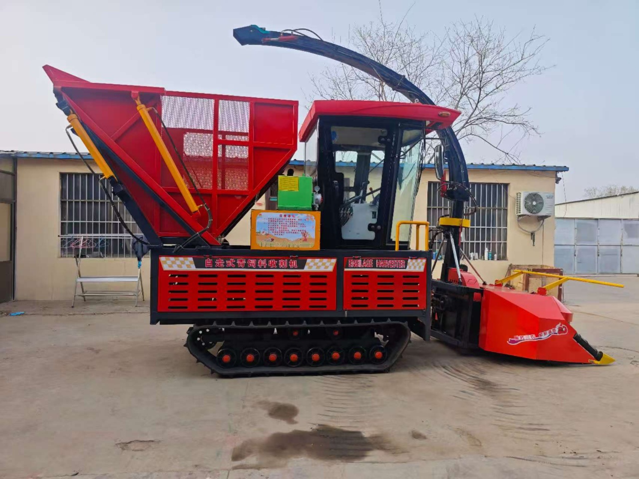 Crawler Type Silage Harvester 10-20 Ton/h Crop Cutting Machine