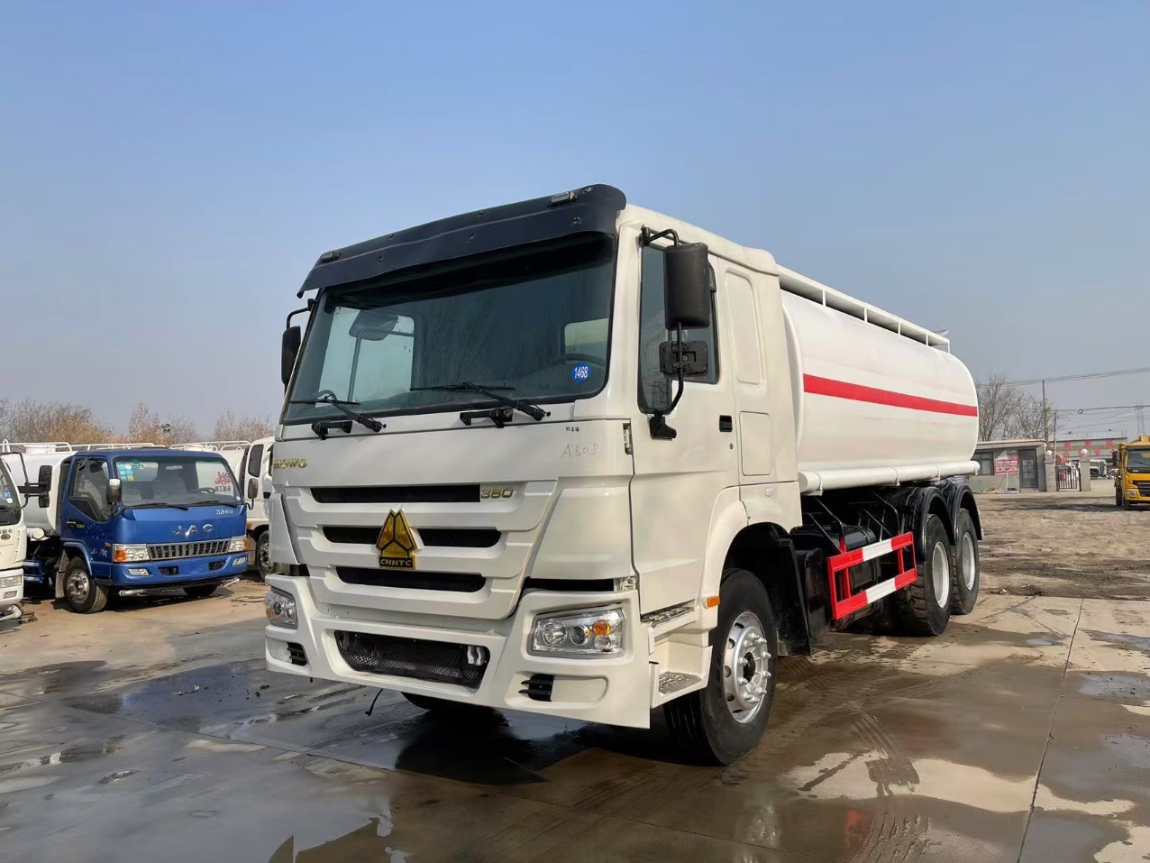 20m³ Mobile Fuel Tanker Truck Sinotruk Howo 380HP Weichai Engine