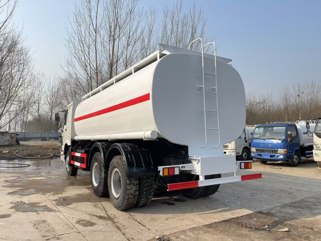 Howo 20 Cubic Meter Fuel Dispenser Truck for Oil Transport