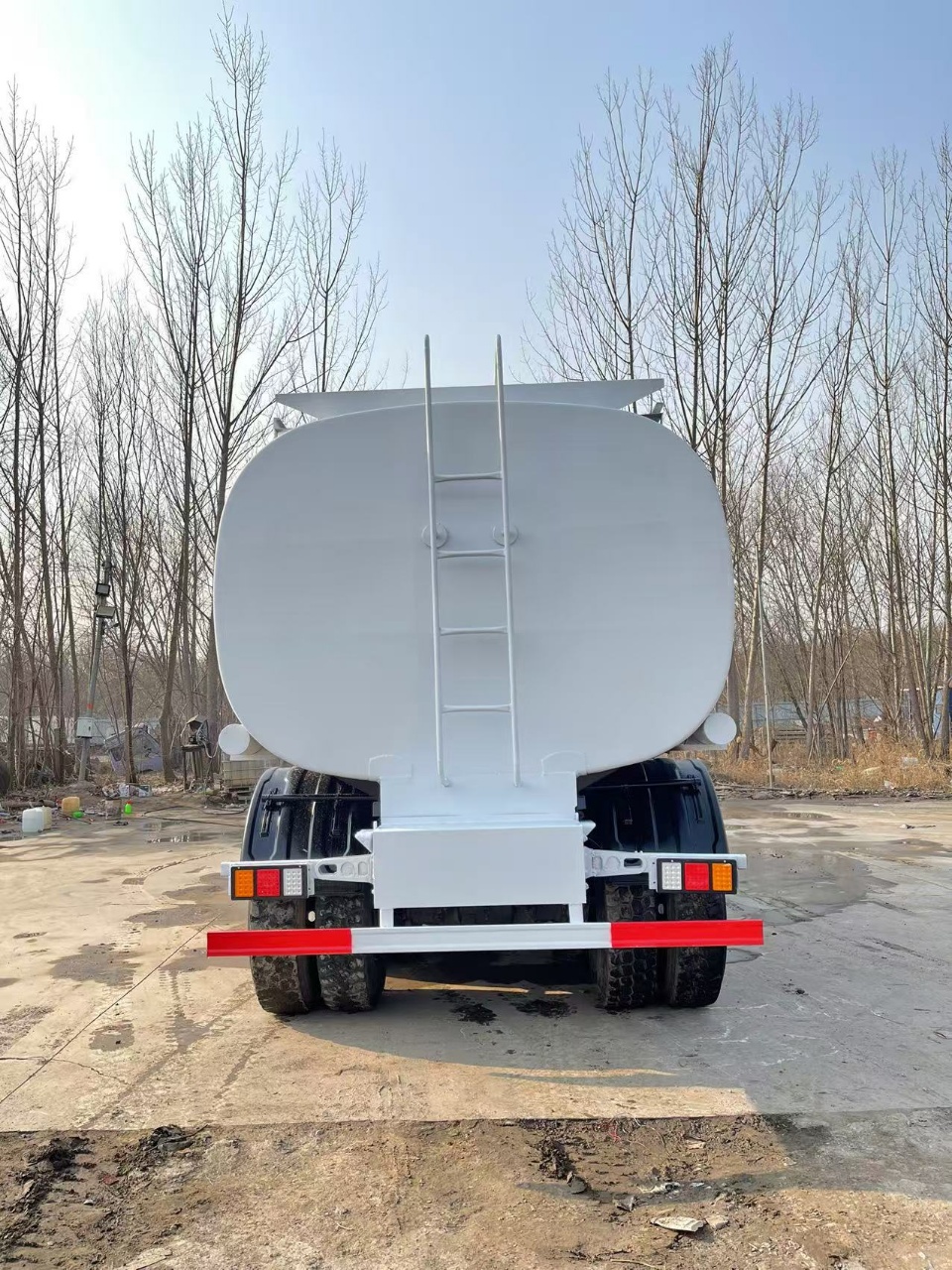 20m³ Mobile Fuel Tanker Truck Sinotruk Howo 380HP Weichai Engine