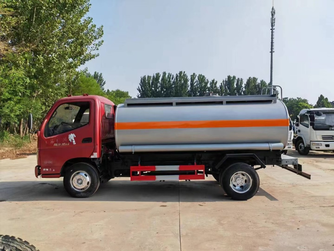 Howo 20 Cubic Meter Fuel Dispenser Truck for Oil Transport