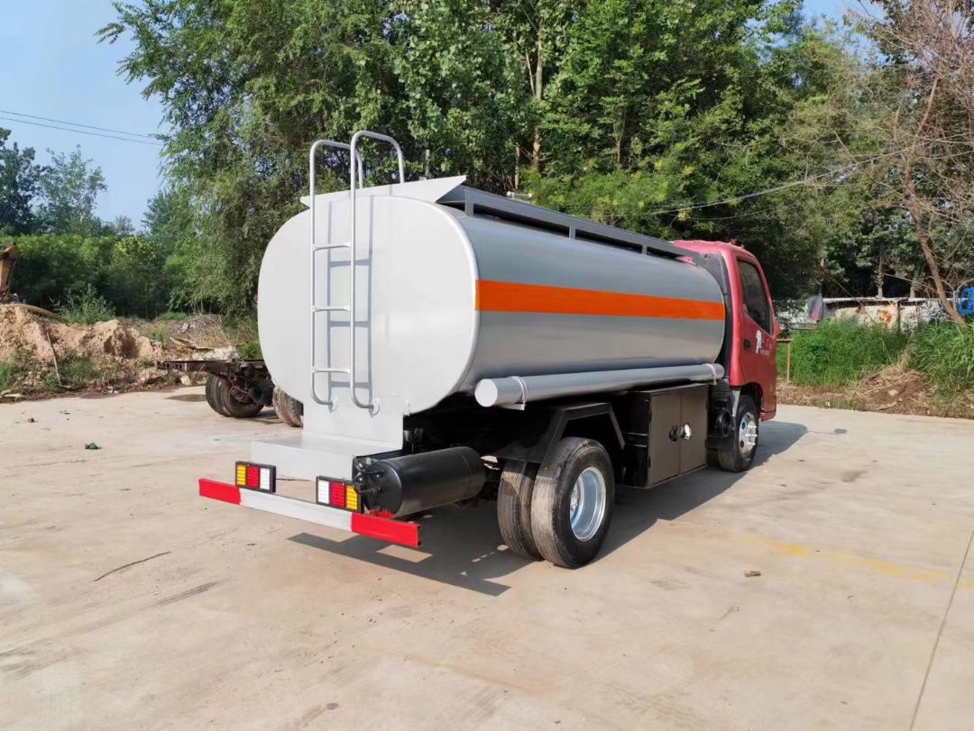 20m³ Mobile Fuel Tanker Truck Sinotruk Howo 380HP Weichai Engine