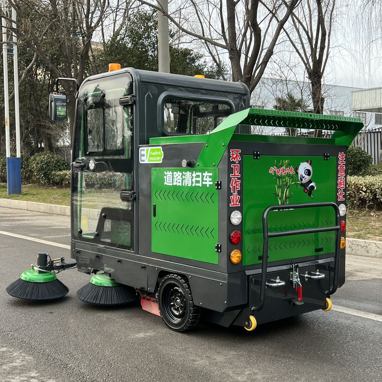 Multi-Purpose Road Cleaning Sweeper Vehicle High Efficiency Street Washing Machine