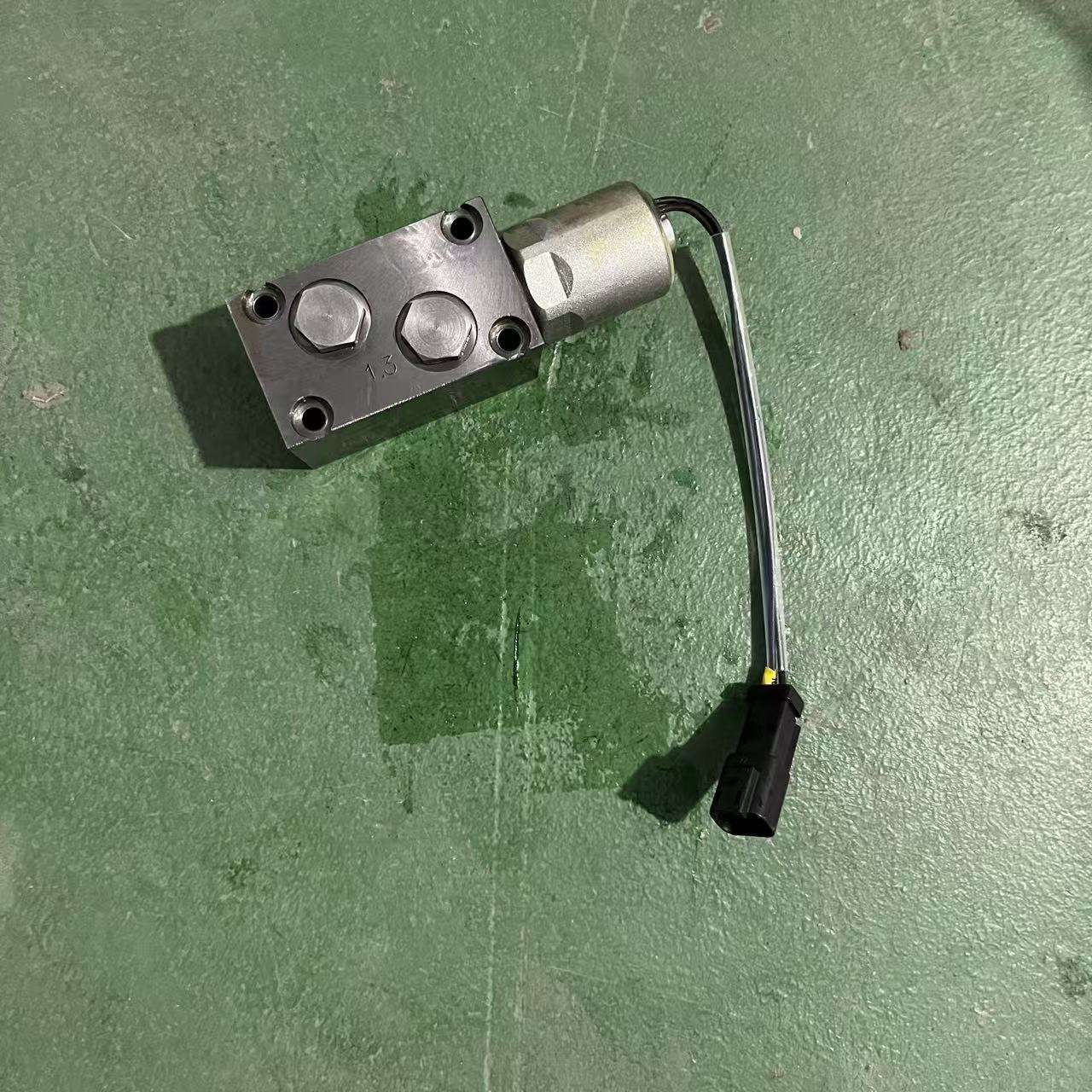 D275A-5D 挖掘机转向阀总成 17M-22-47990