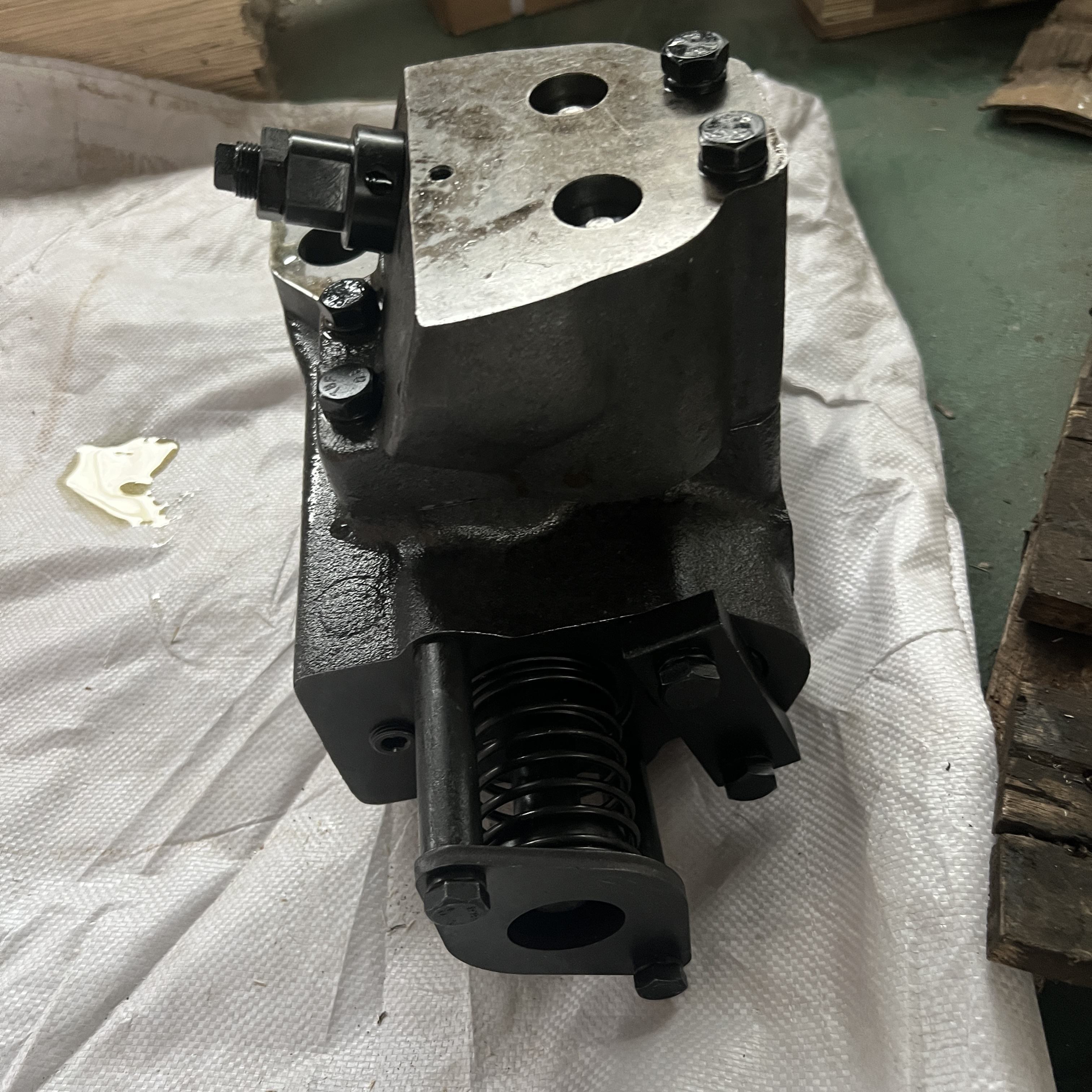 D85A-18 挖掘机液压油箱阀门总成 701-32-27001