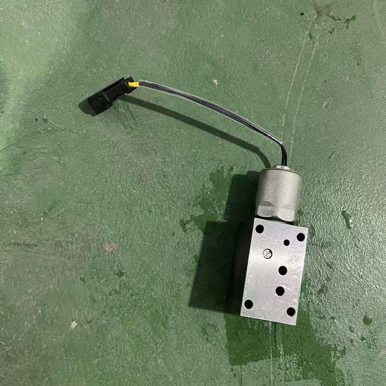 D275A-5D 挖掘机转向阀总成 17M-22-47990