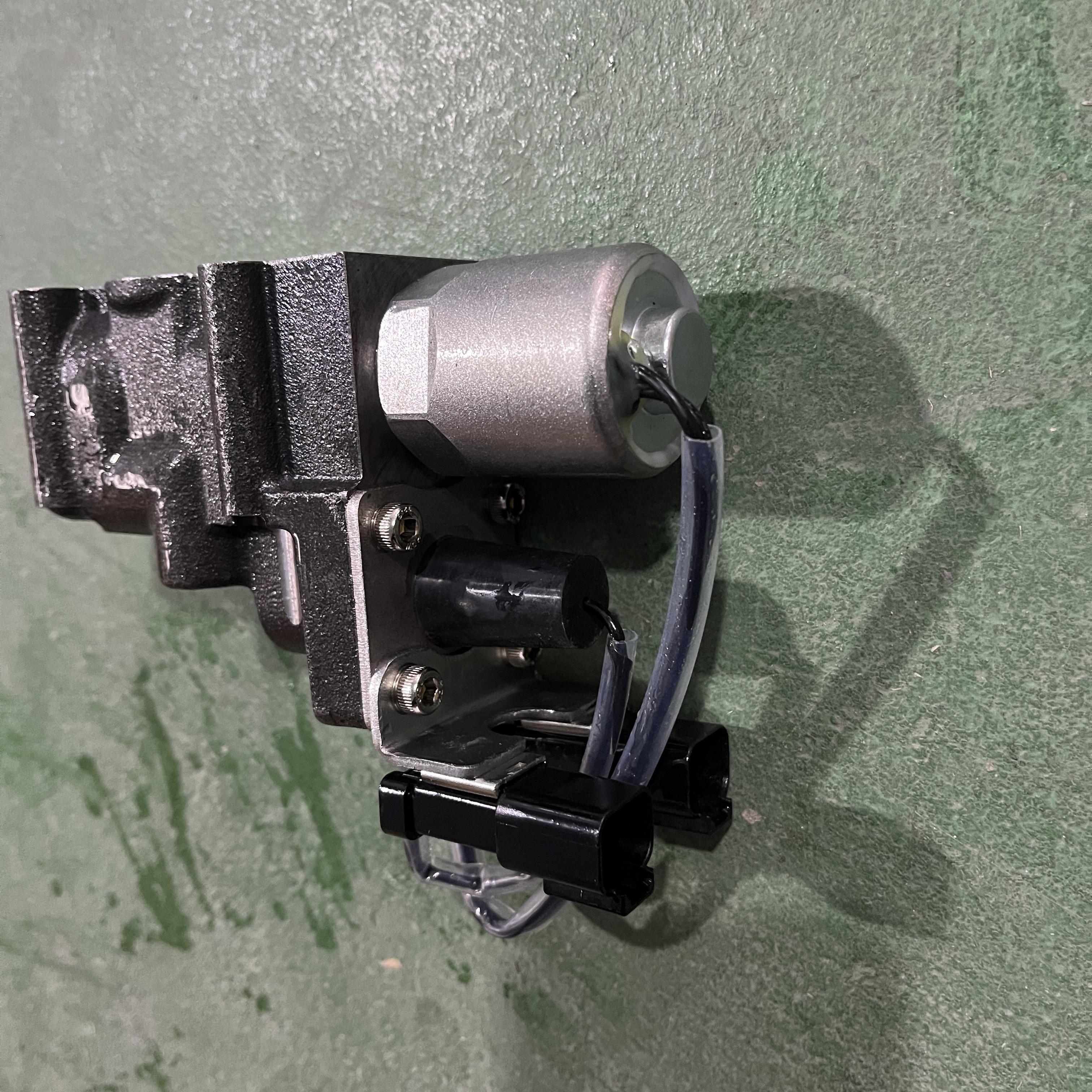 D275A-5D 拨土机转向系统ECMV总成 17M-22-47951