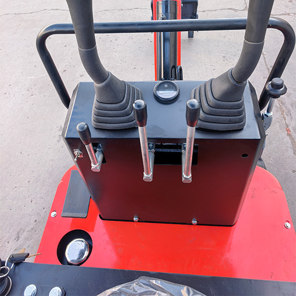 K08 微型挖掘机 | 搭载洋马发动机的 0.8 吨小型挖掘机