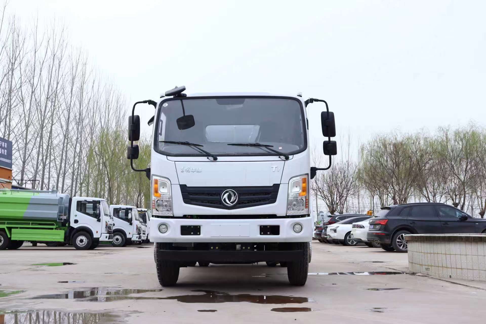 东风华神T1柴油8立方4×2洒水车 高压泵市政道路清洗抑尘车