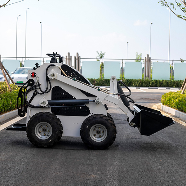 滑移装载机 S360｜锂电驱动紧凑型迷你滑移装载机，通过 EPA 及 CE 认证