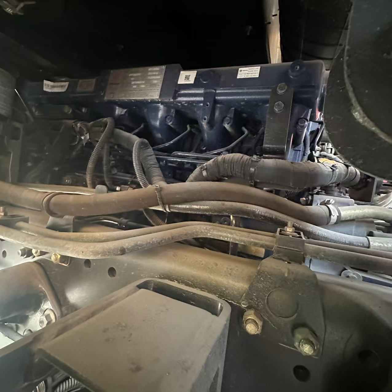 陕汽德龙 X5000 550 马力 8×4 重型自卸车 国六 潍柴发动机 法士特手动变速箱