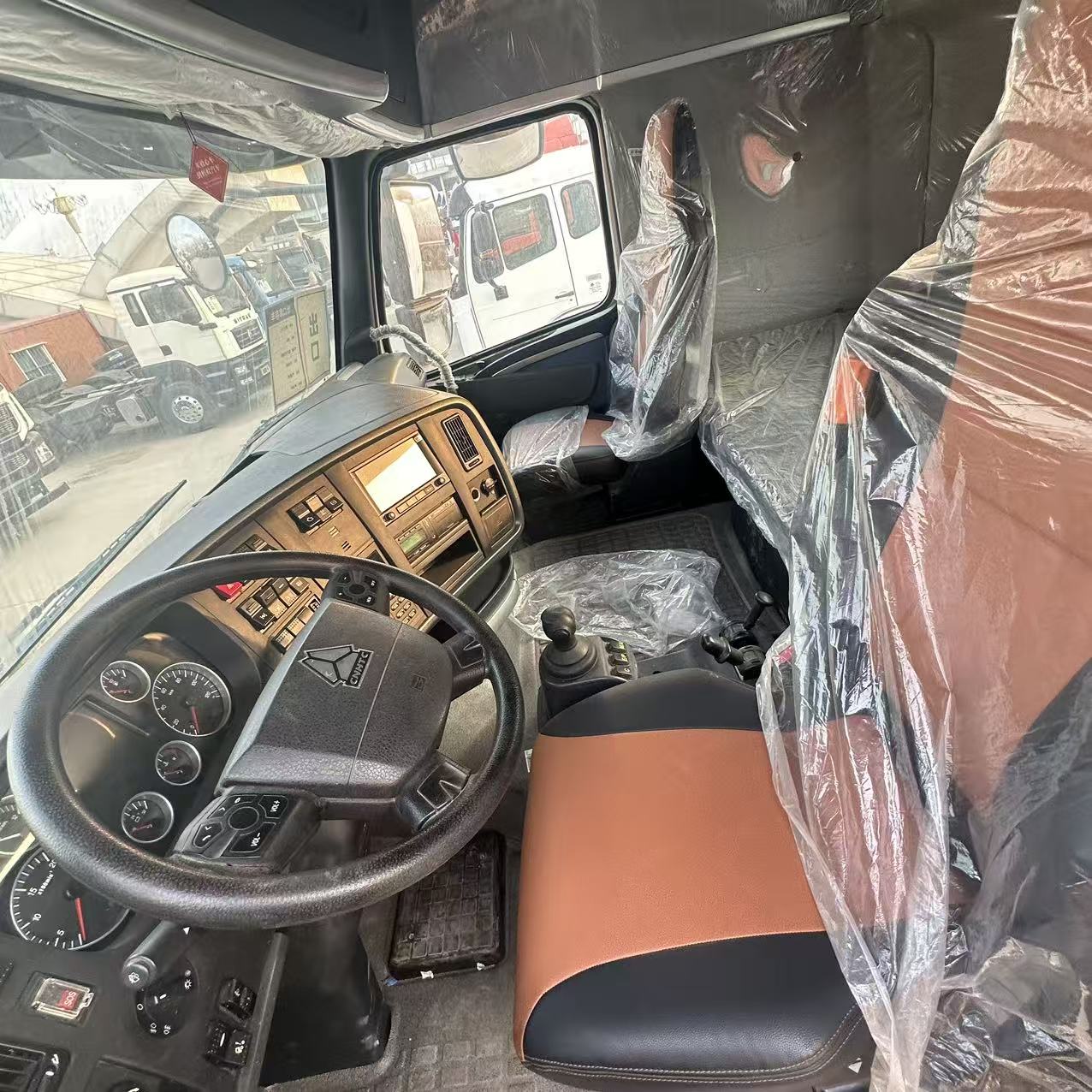 豪沃T7H 540马力，搭载曼发动机与重汽手动变速箱