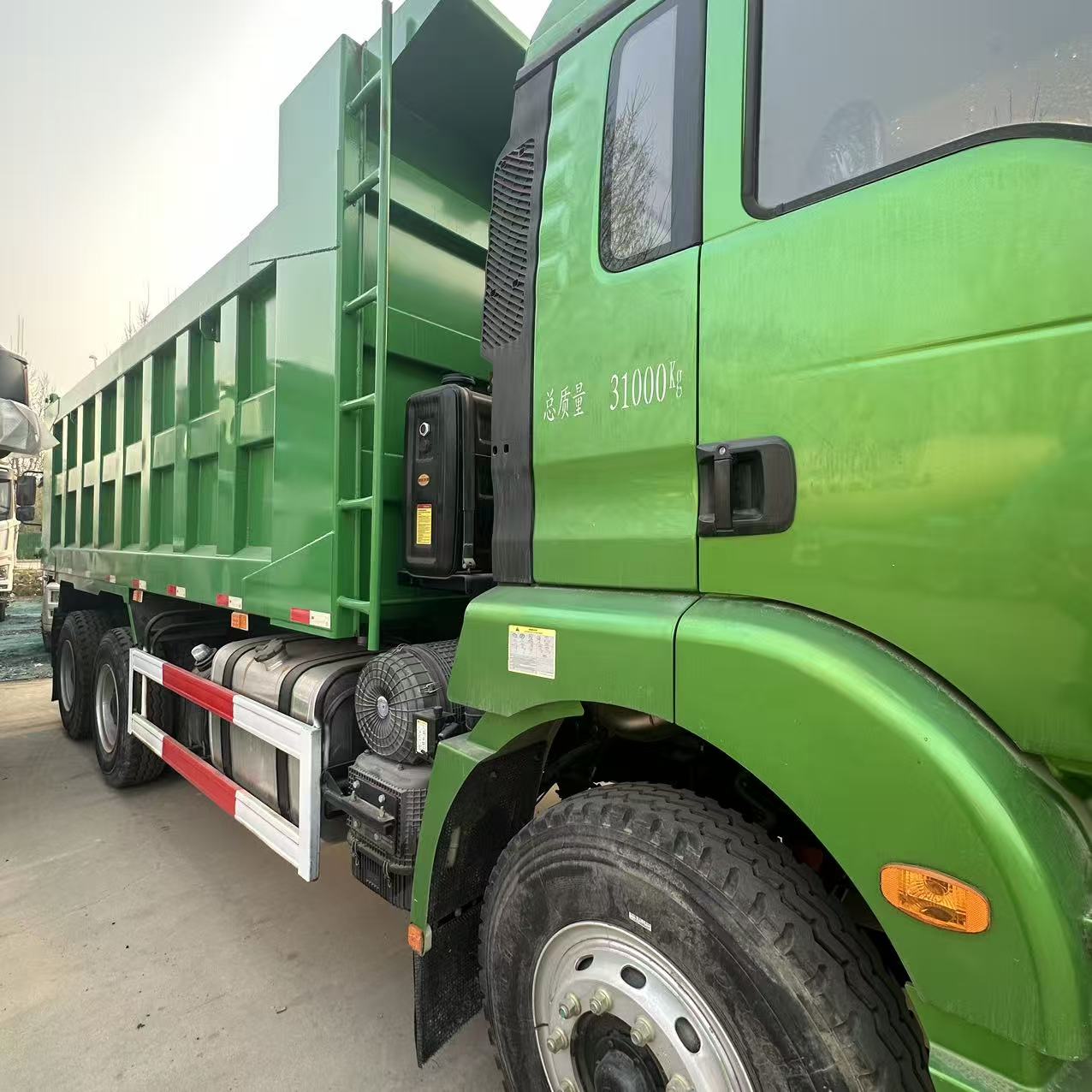 陕汽德龙M3000 6×4自卸车 420马力潍柴发动机