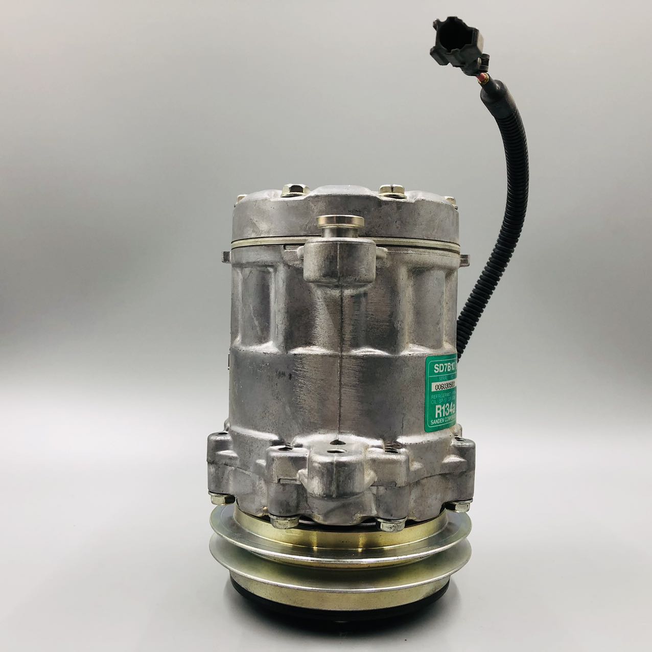 22L-979-2200 压缩机，适用于小松 PC55 挖掘机配件