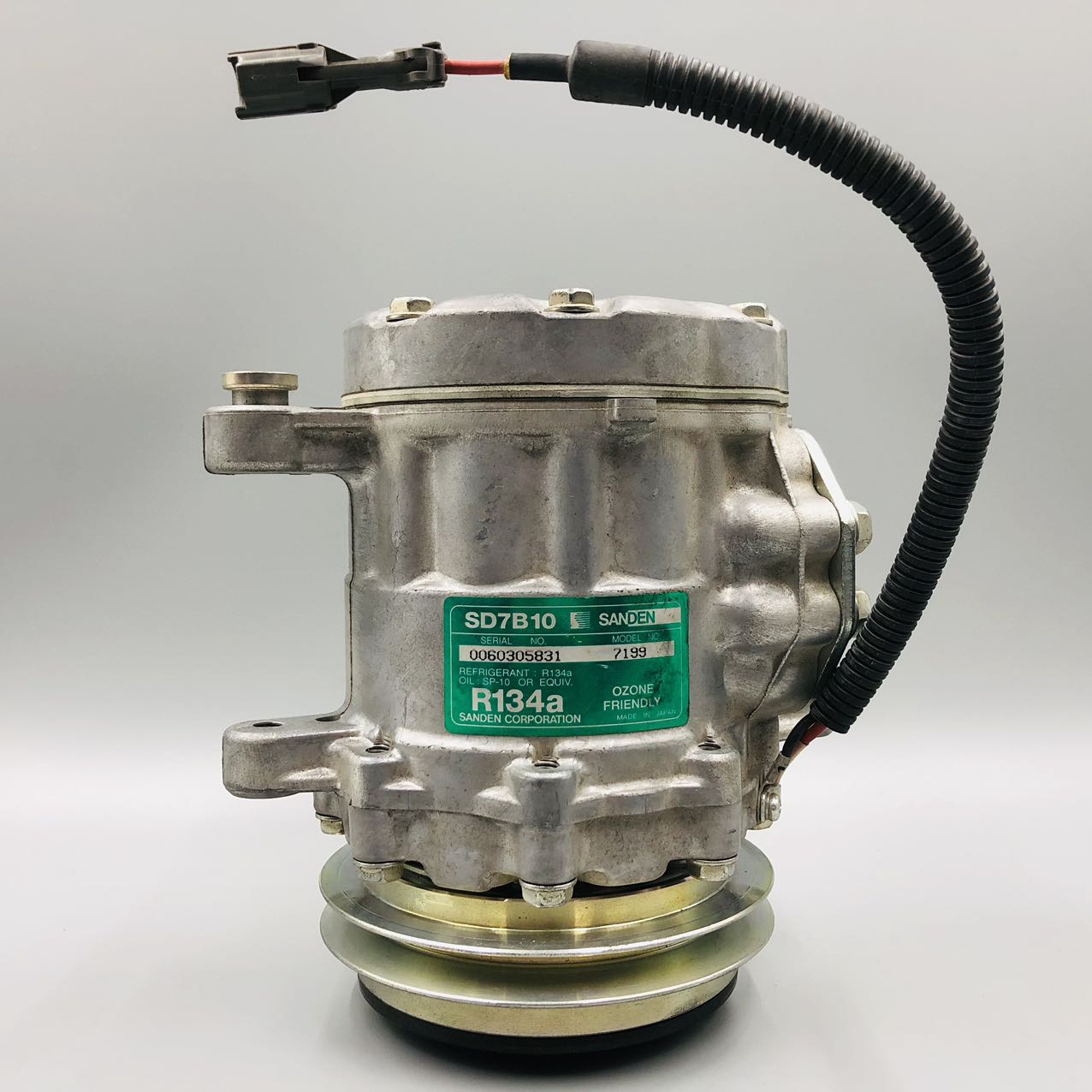 22L-979-2200 压缩机，适用于小松 PC55 挖掘机配件