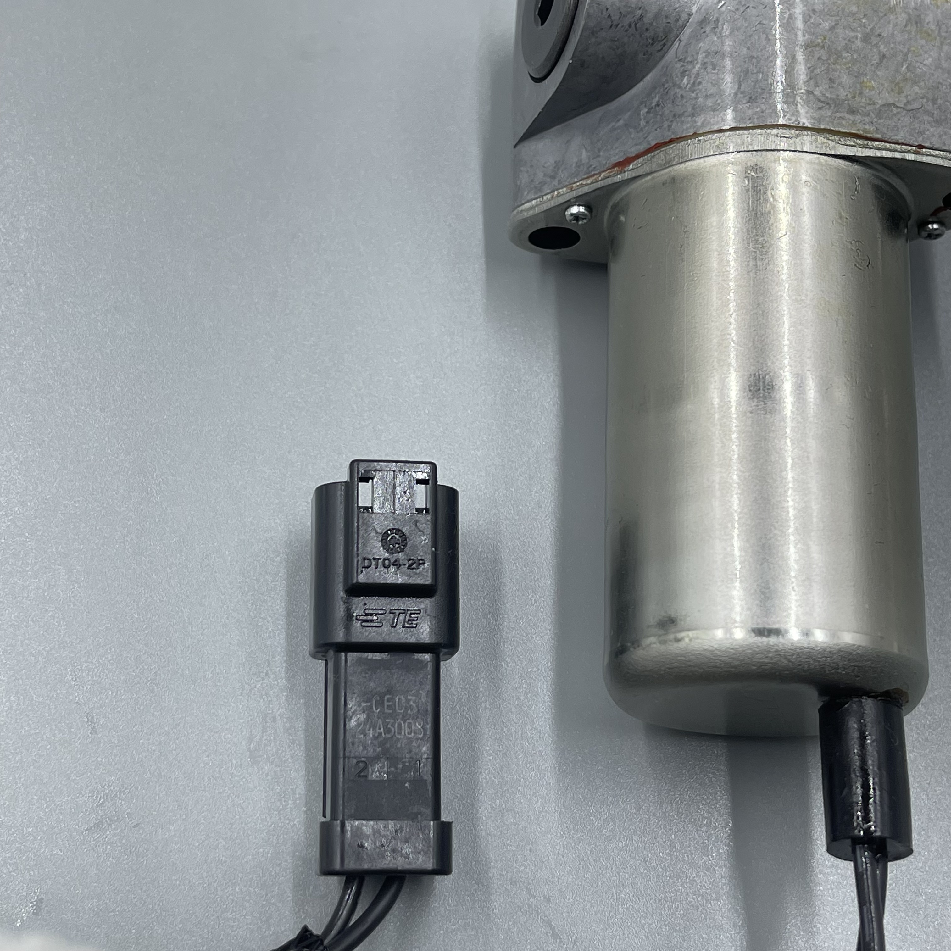 702-21-07620 电磁阀，适用于小松 D85 推土机配件