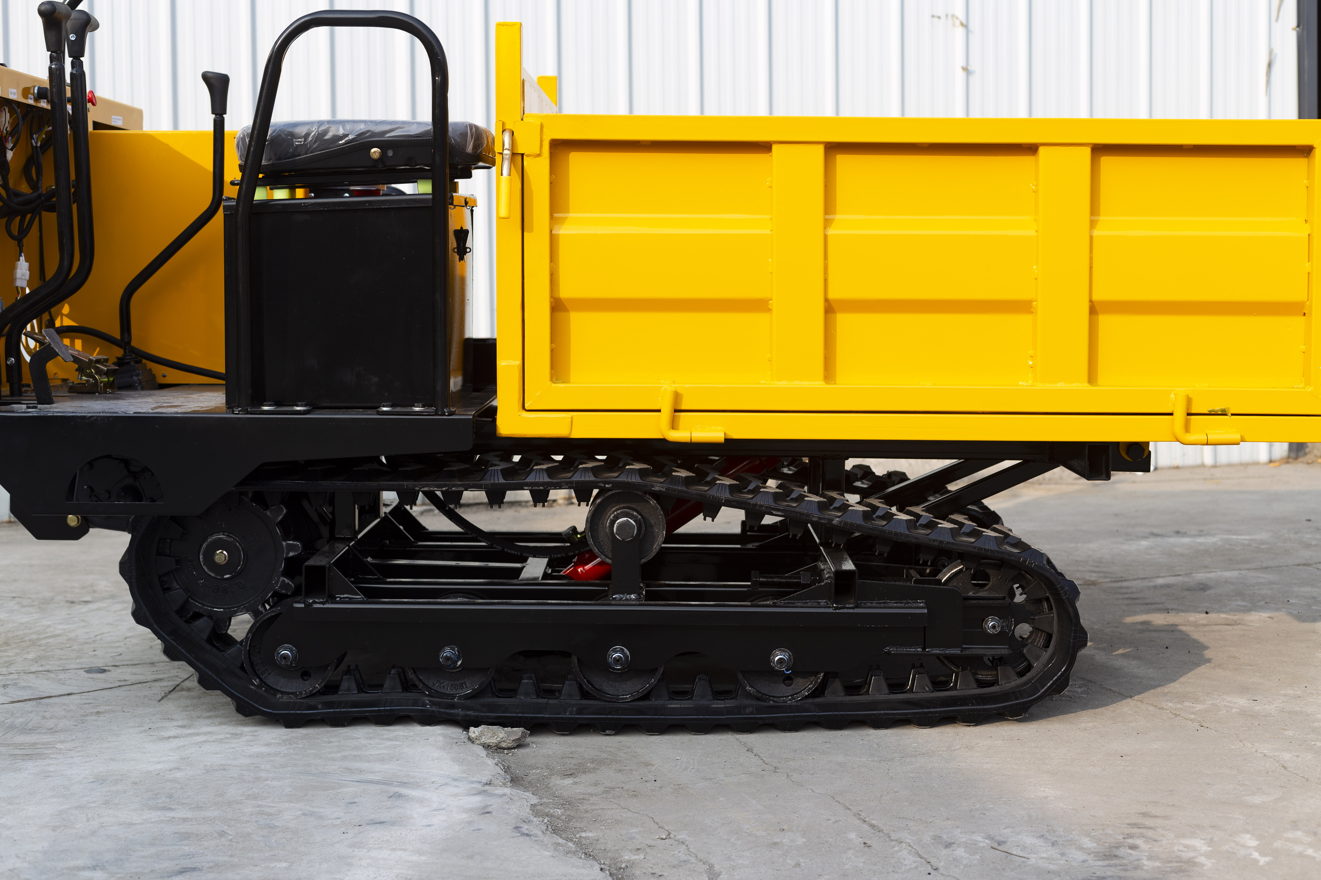 厂家直供 550kg 小型装载机 配 PLC 高效柴油发动机 履带式装载机 农用前端装载机